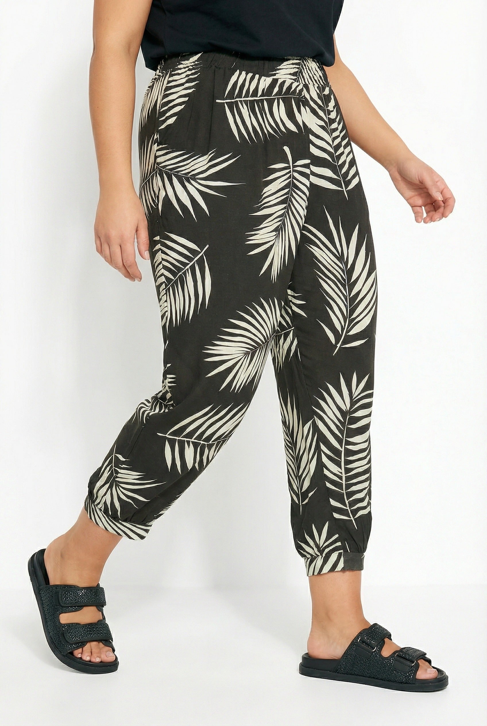 Bilek Boy Paçası ve Beli Lastikli Cepli Şalvar Pantolon - Siyah