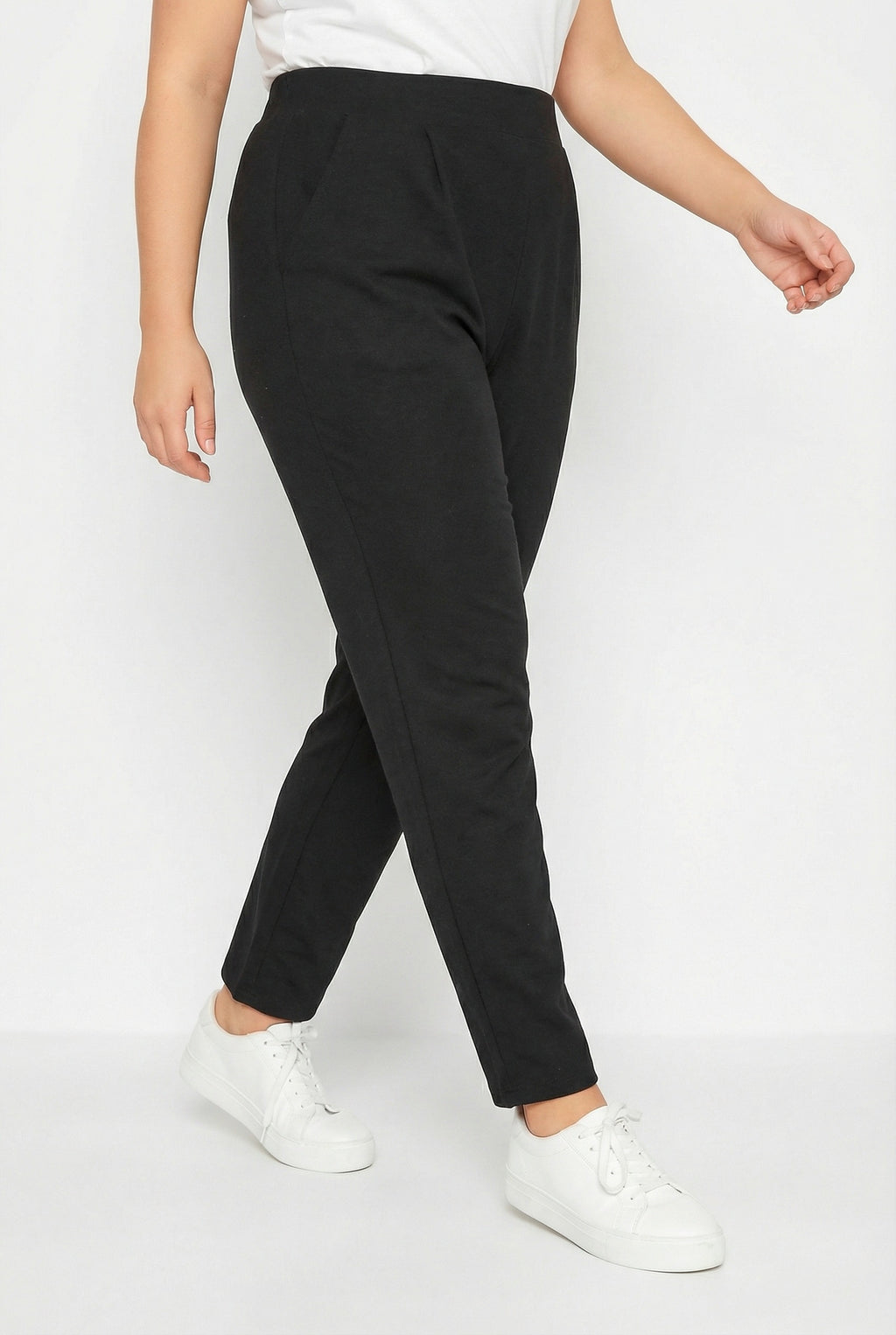 Siyah Likralı Dar Paça Pantolon - Cepli ve Beli Lastikli