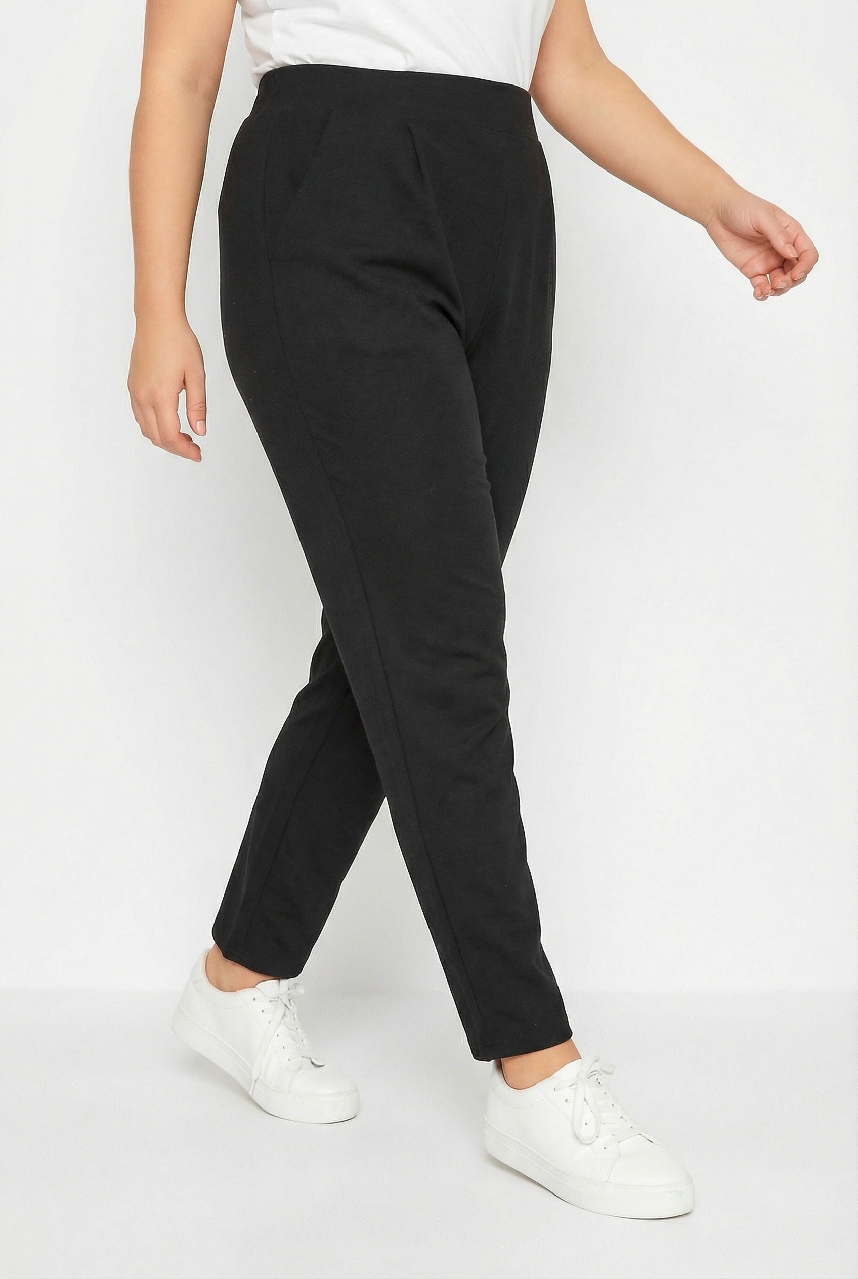 Siyah Likralı Dar Paça Pantolon - Cepli ve Beli Lastikli