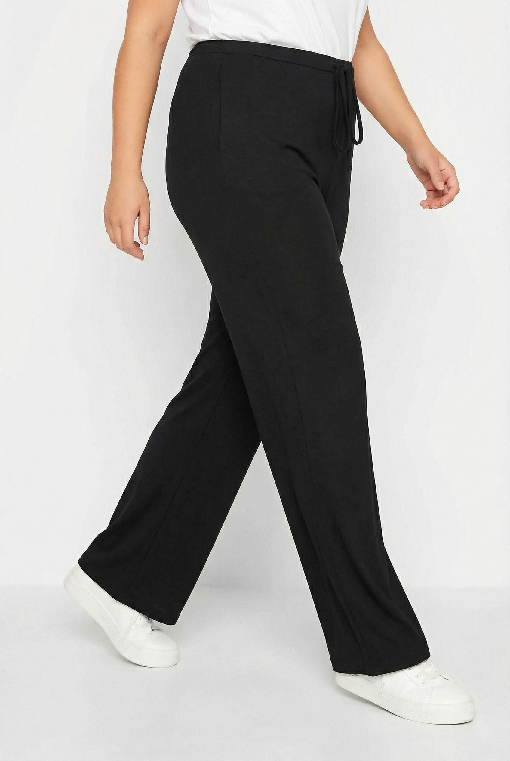 Beli Lastikli ve Bagcikli Siyah Geniş Pantolon - Rahat ve Şık
