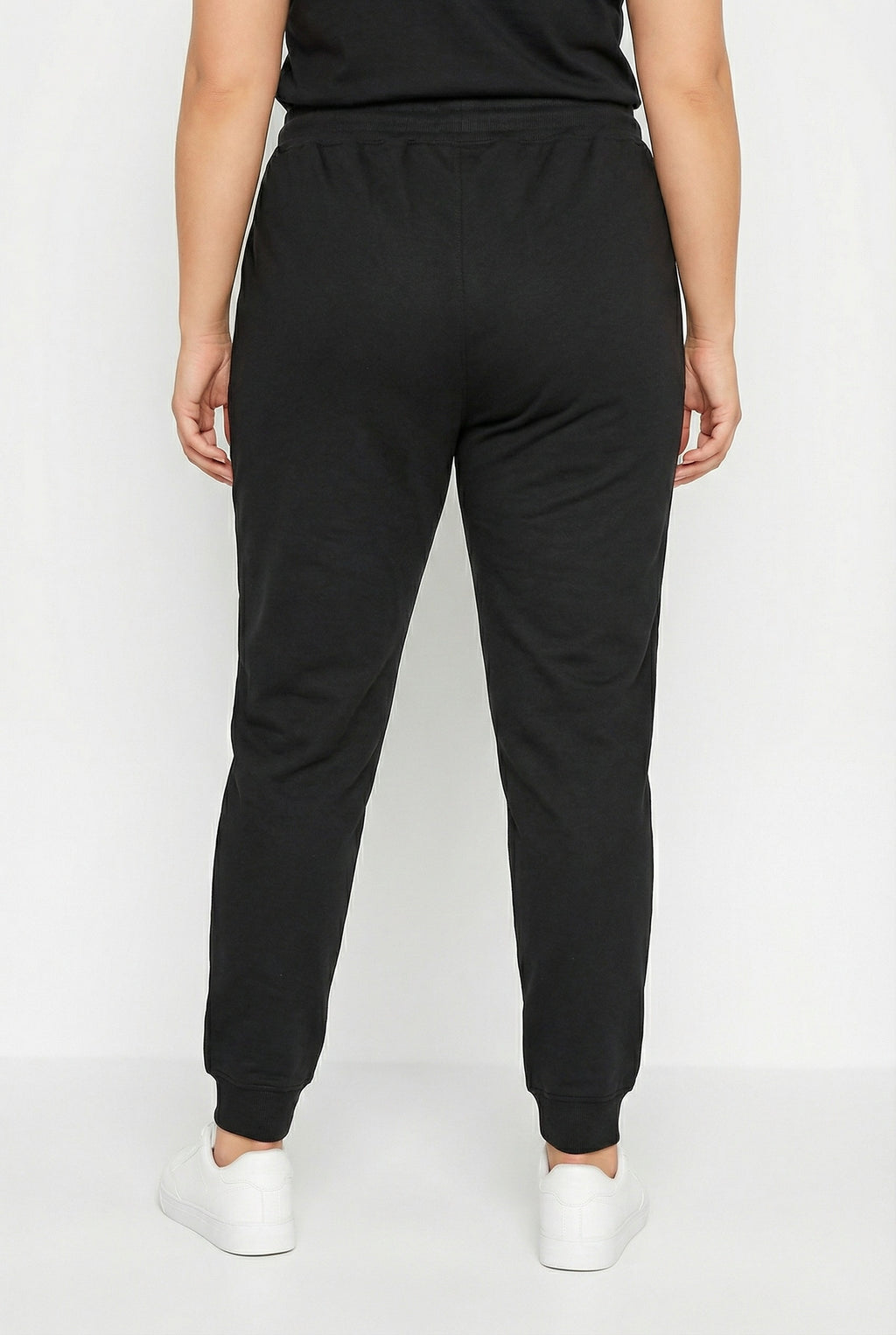 Siyah Cepli Lastikli Eşofman Altı - Konfor ve Şıklık Bir Arada