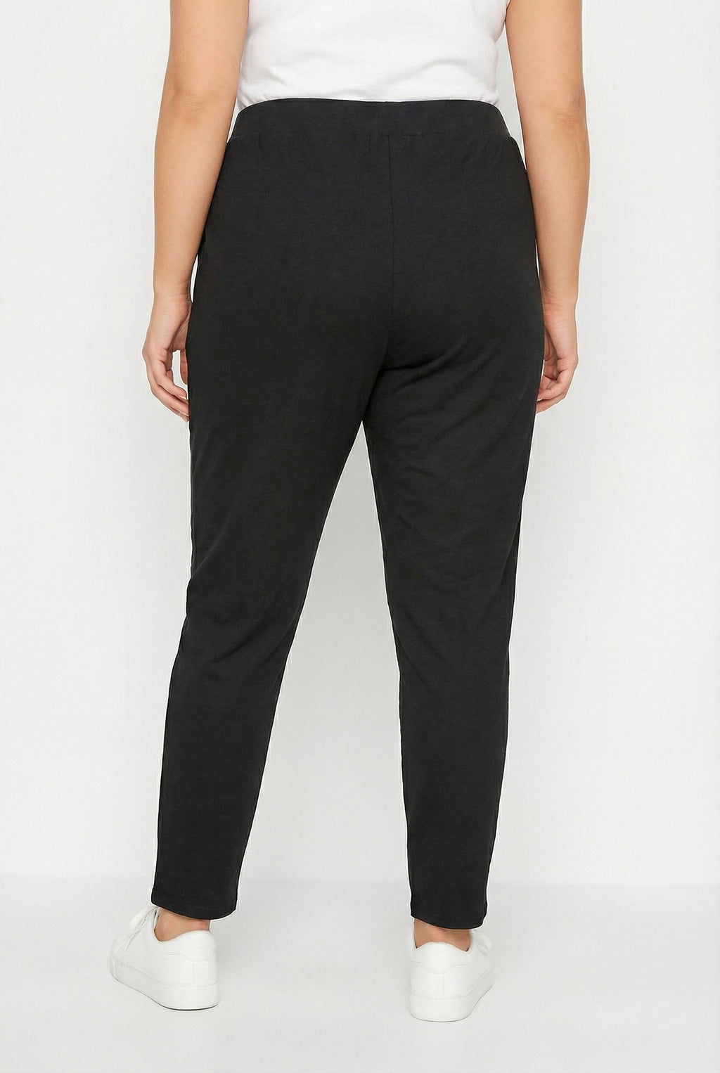 Siyah Likralı Dar Paça Pantolon - Cepli ve Beli Lastikli