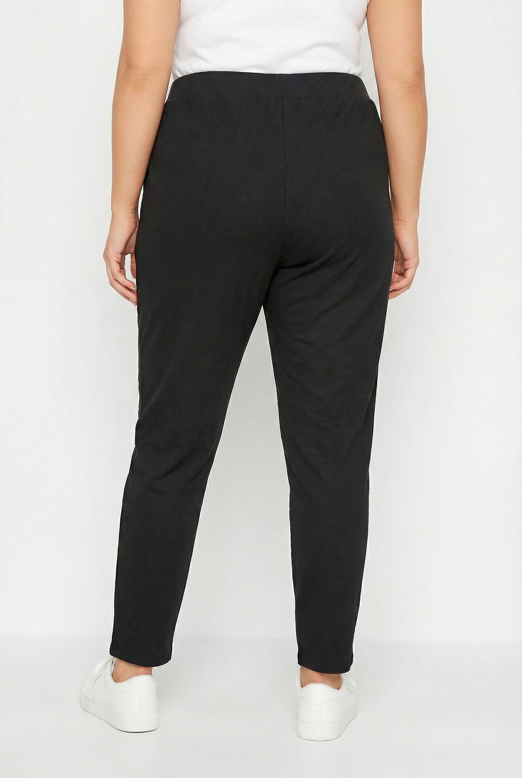 Siyah Likralı Dar Paça Pantolon - Cepli ve Beli Lastikli