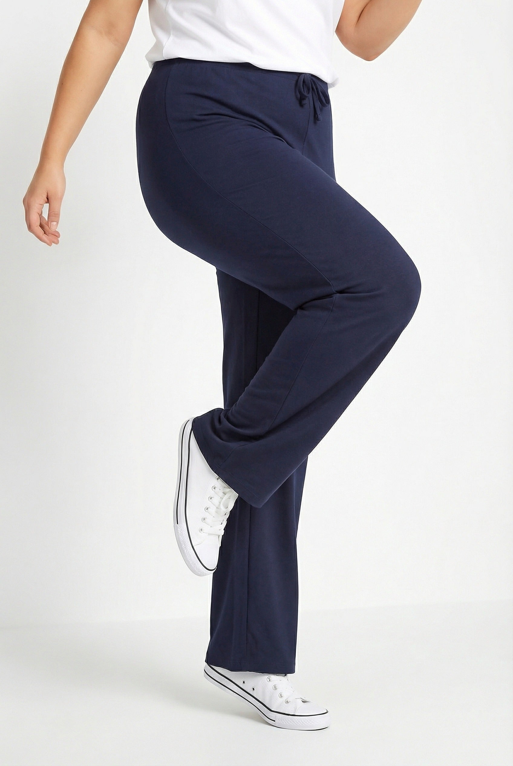 Bol Paça Rahat Kalıp Lacivert Pantolon - Şık ve Konforlu