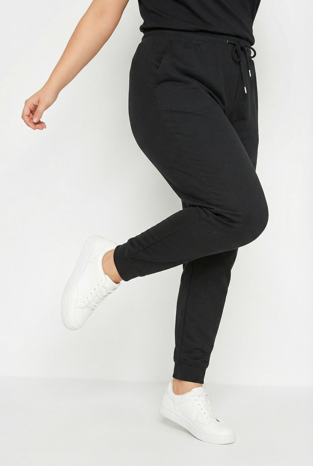 Siyah Cepli Lastikli Eşofman Altı - Konfor ve Şıklık Bir Arada