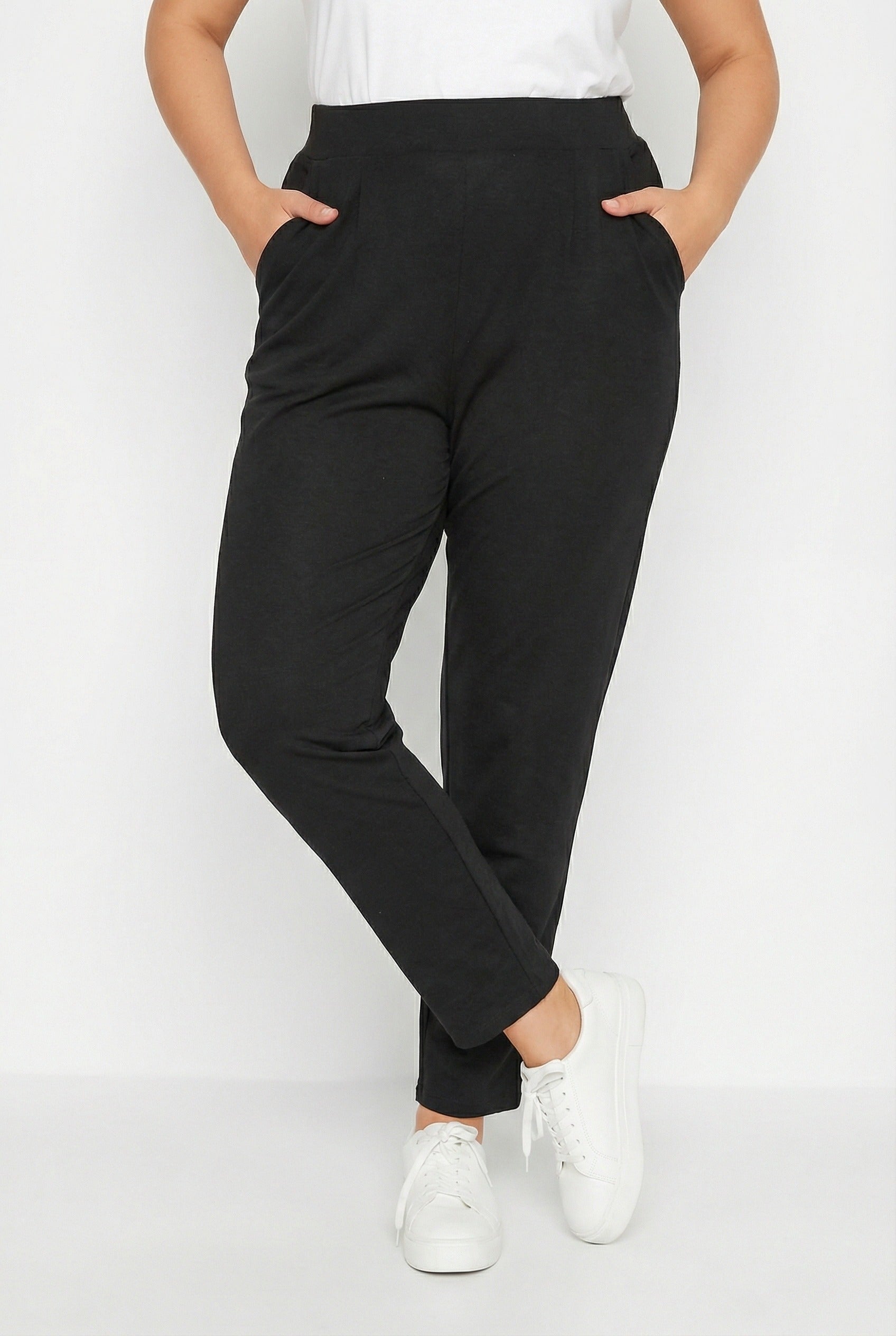 Siyah Likralı Dar Paça Pantolon - Cepli ve Beli Lastikli