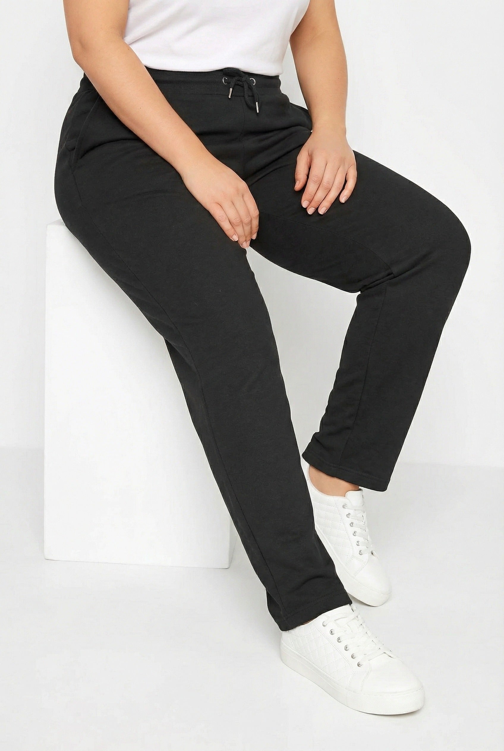 Siyah Büzgülü Cepli Boru Paça Eşofman Altı - Rahat ve Şık