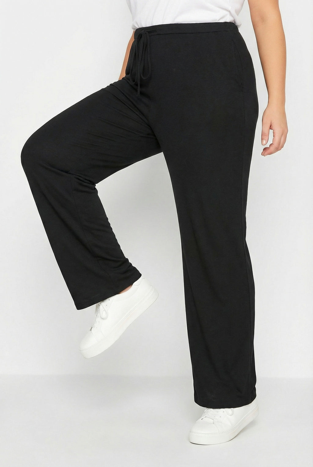 Beli Lastikli ve Bagcikli Siyah Geniş Pantolon - Rahat ve Şık