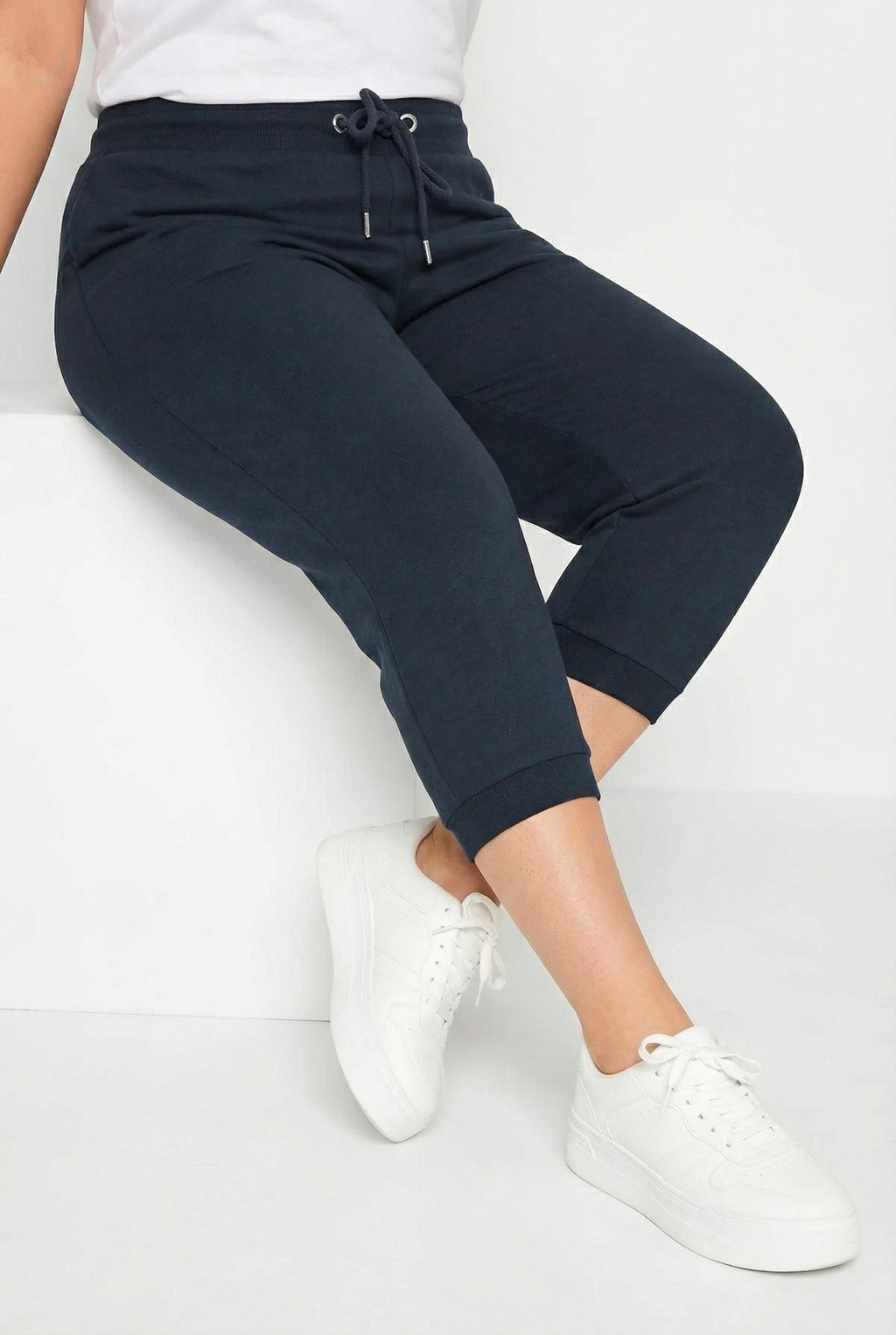 Dar Paça Jogger Pantolon - Lastikli, Lacivert, Konforlu ve Şık