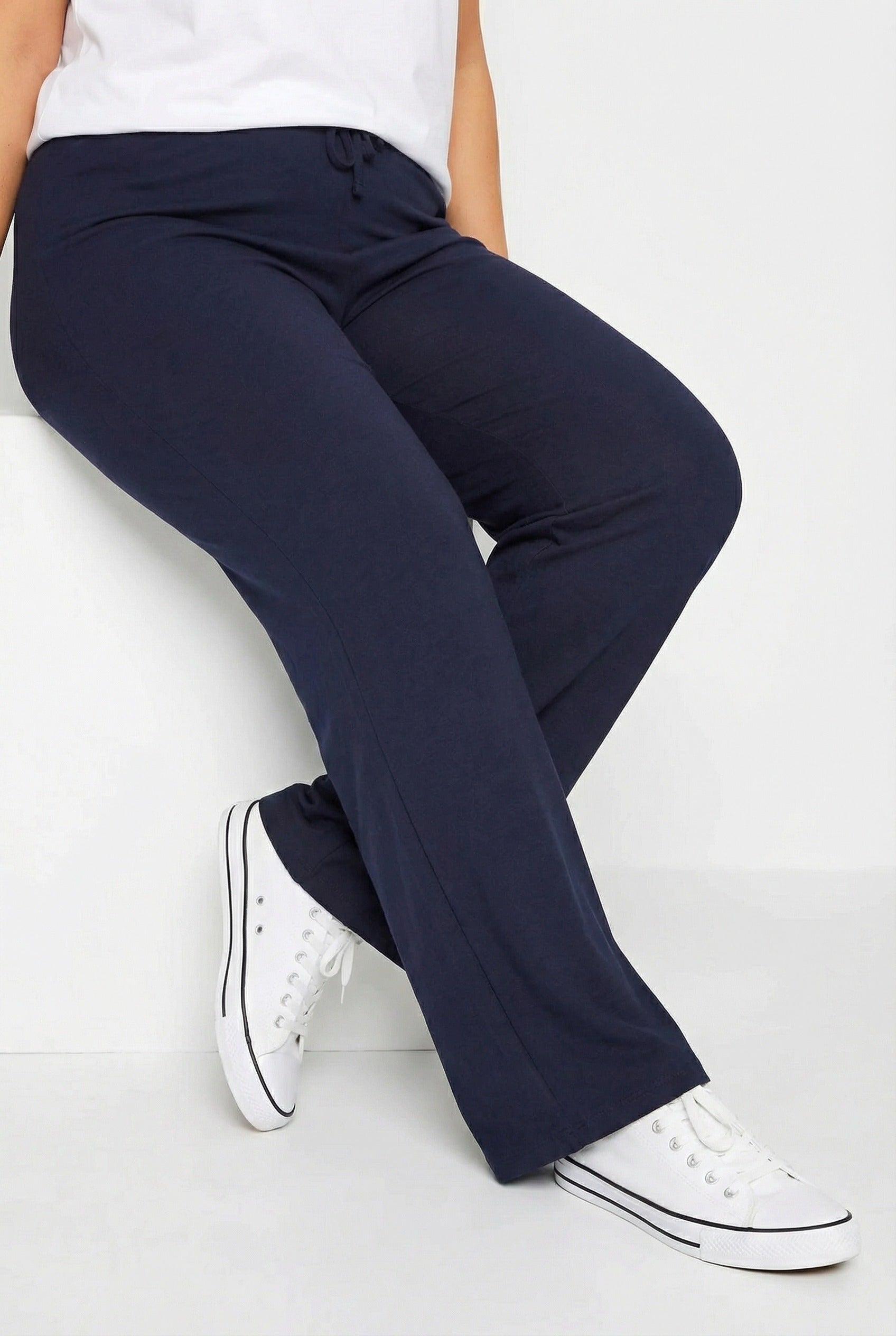 Bol Paça Rahat Kalıp Lacivert Pantolon - Şık ve Konforlu