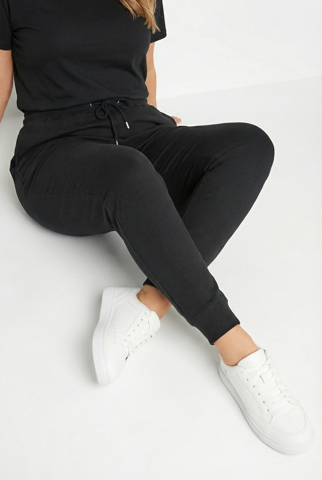 Siyah Cepli Lastikli Eşofman Altı - Konfor ve Şıklık Bir Arada