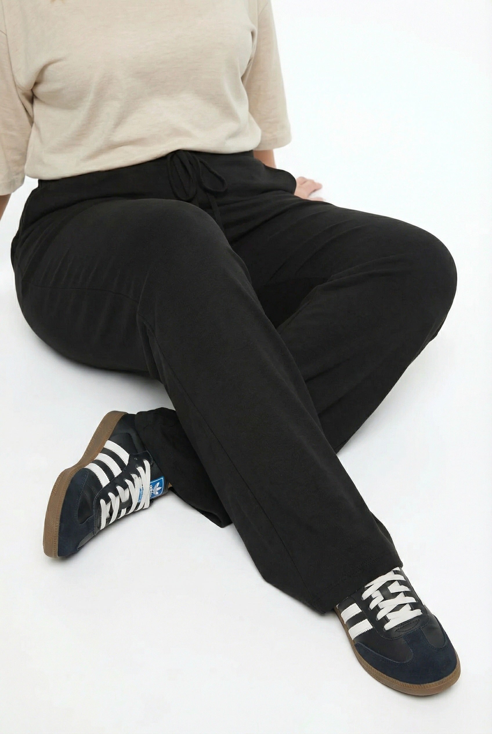 Siyah Beli Lastikli Geniş Paça Pantolon - Rahat ve Şık Seçim