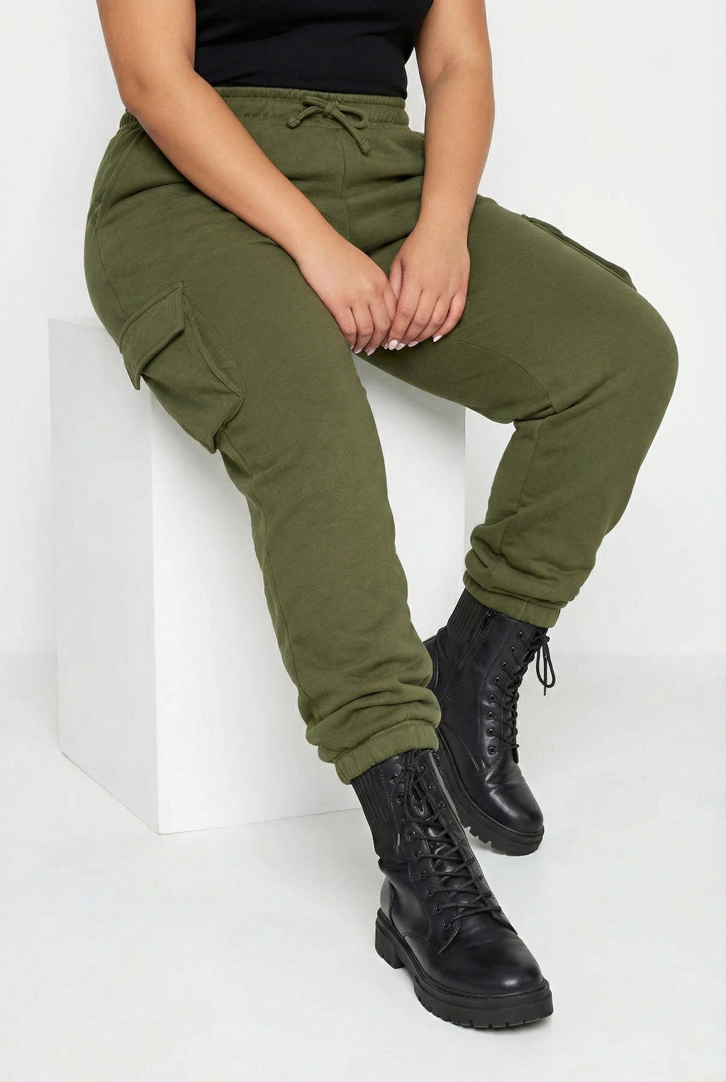 Haki Kargo Jogger Pantolon - Cep Detaylı ve Lastikli Paça