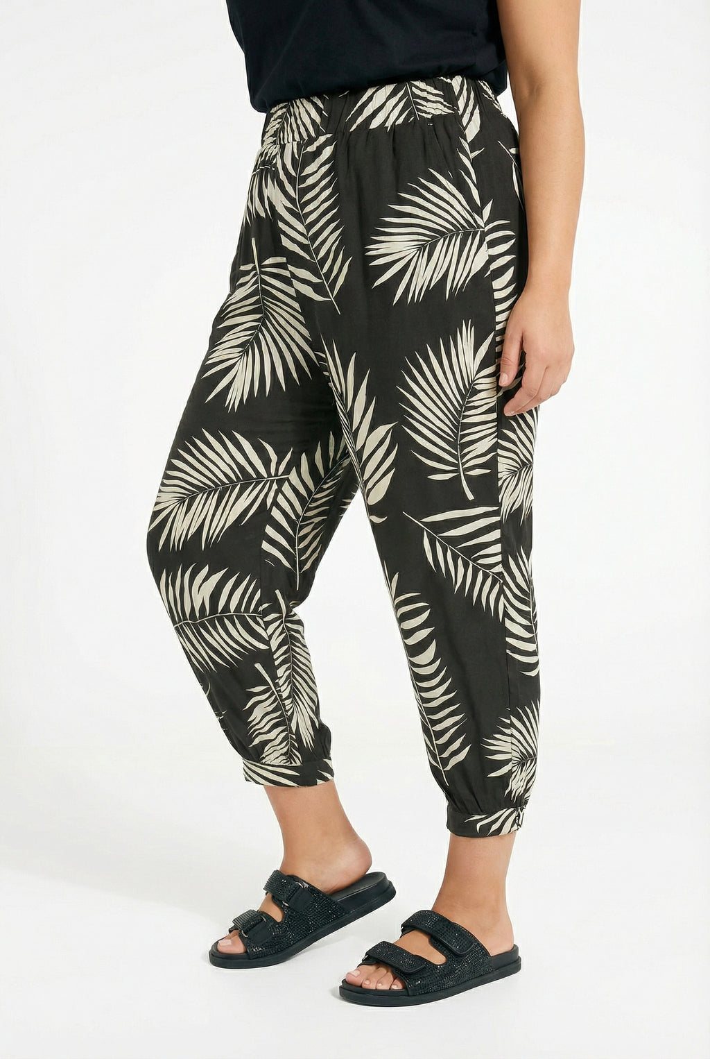 Bilek Boy Paçası ve Beli Lastikli Cepli Şalvar Pantolon - Siyah