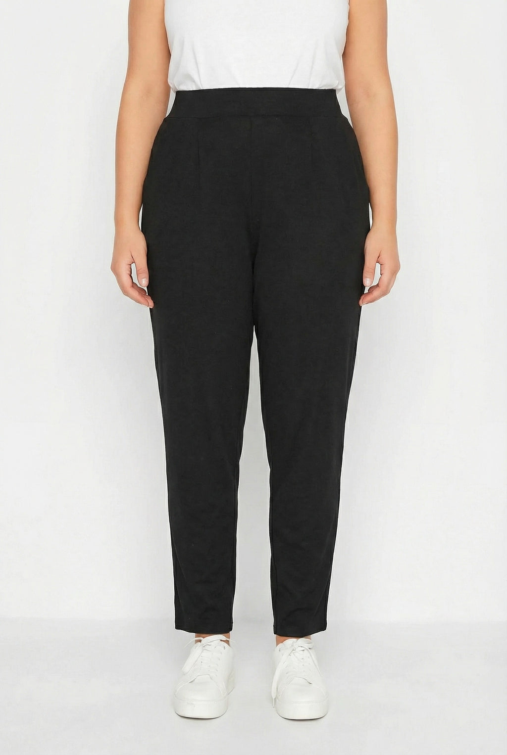 Siyah Likralı Dar Paça Pantolon - Cepli ve Beli Lastikli