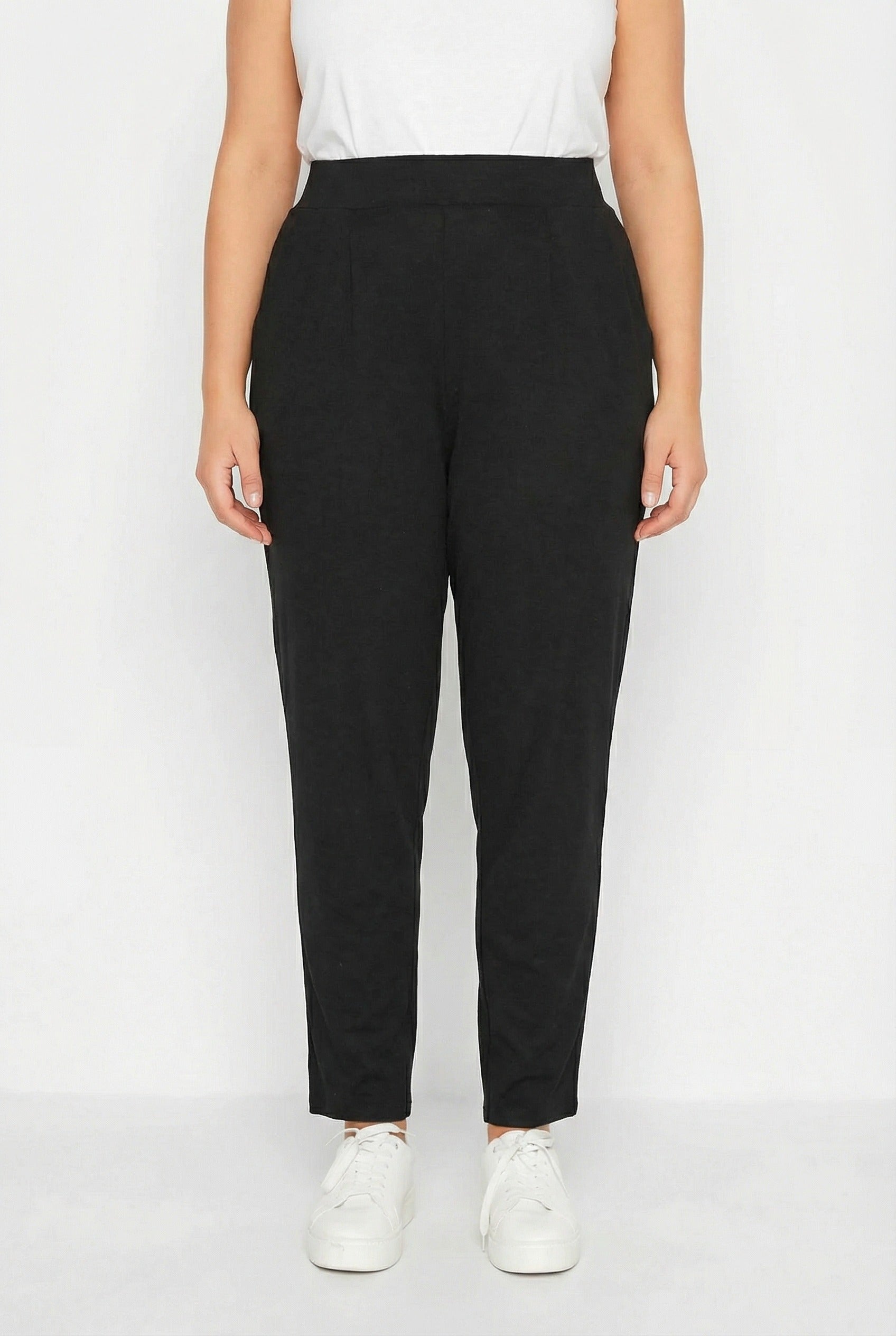 Siyah Likralı Dar Paça Pantolon - Cepli ve Beli Lastikli