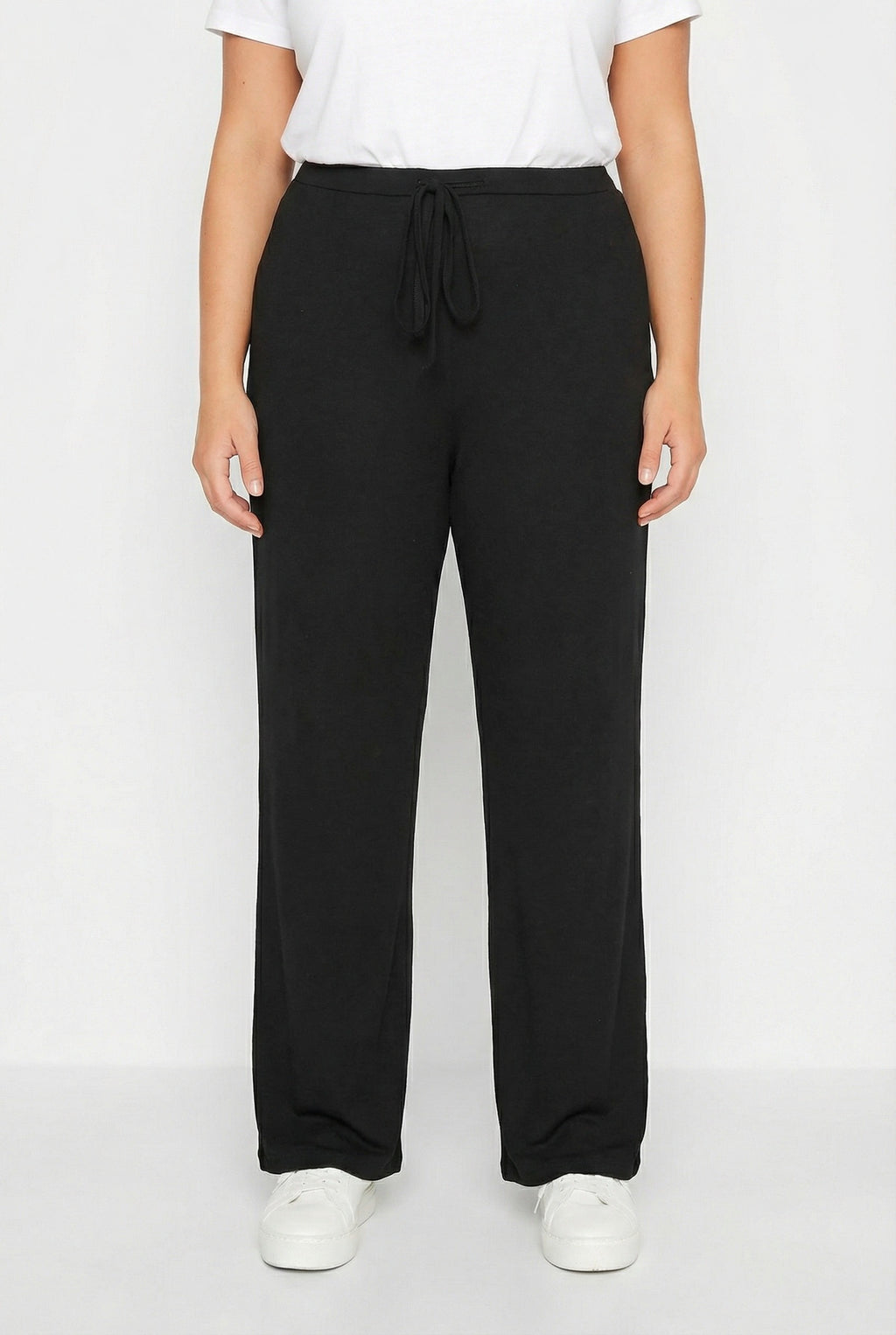 Beli Lastikli ve Bagcikli Siyah Geniş Pantolon - Rahat ve Şık