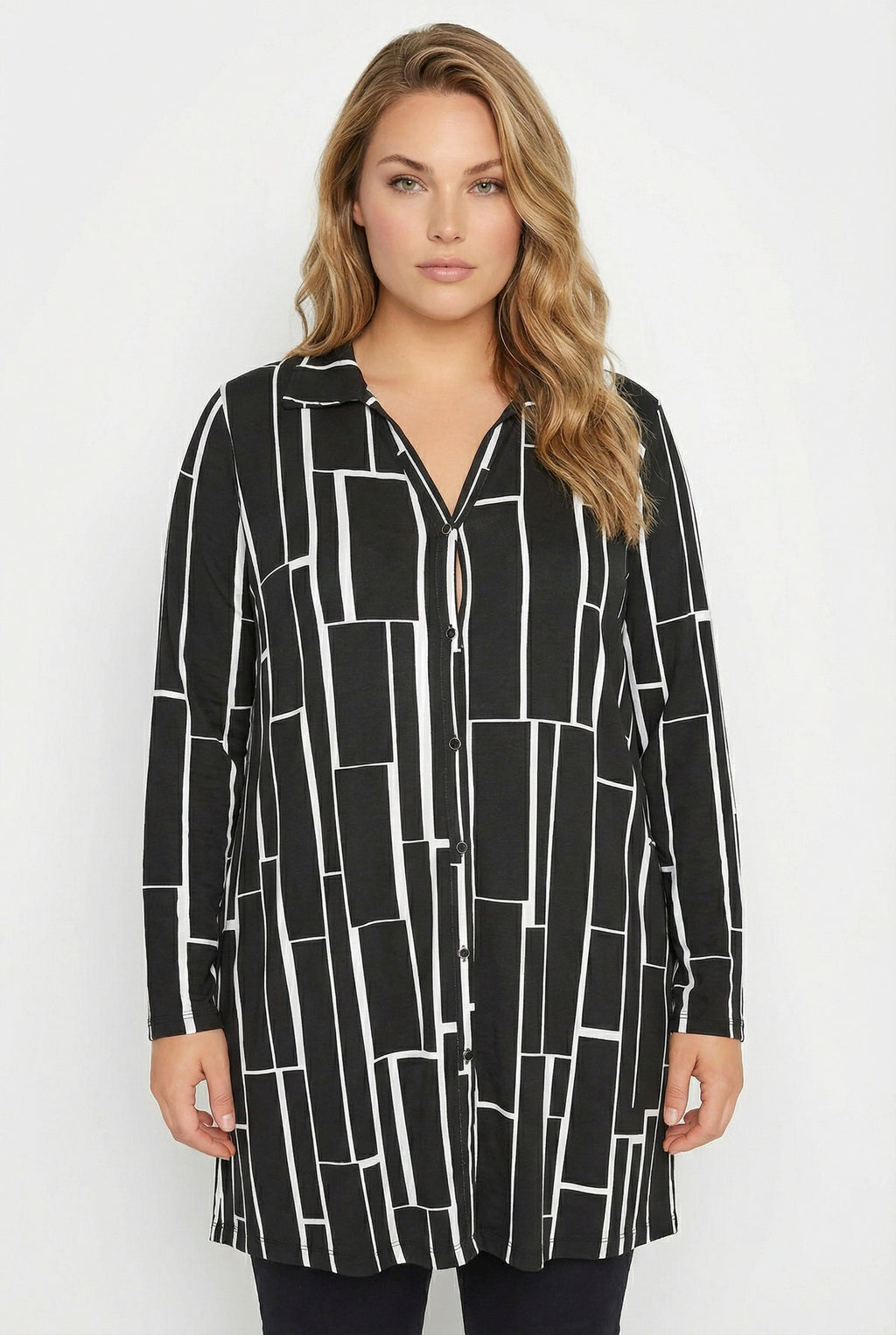 Geometrik Desenli Uzun Kesim Uzun Kollu Gömlek - Şık ve Rahat