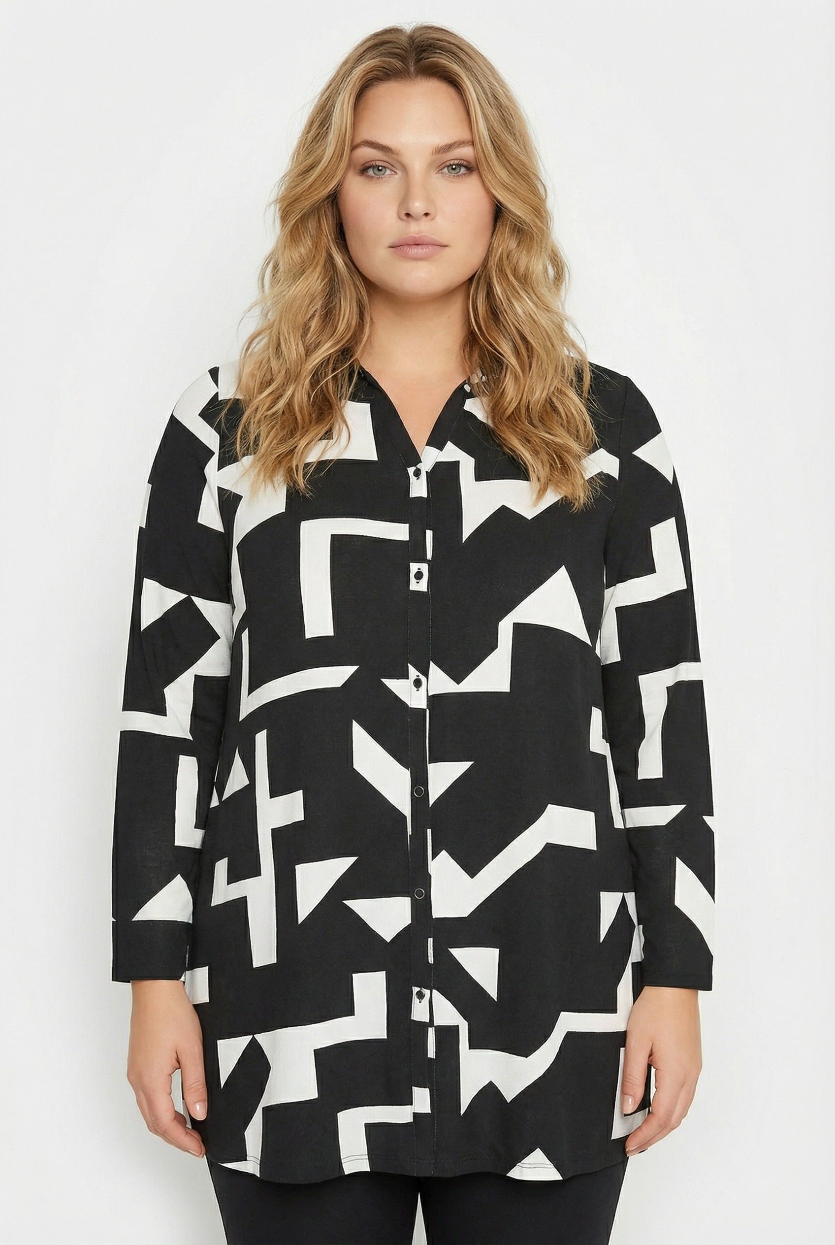 Soyut Desenli Uzun Kollu Gömlek - Şık ve Rahat Tasarım