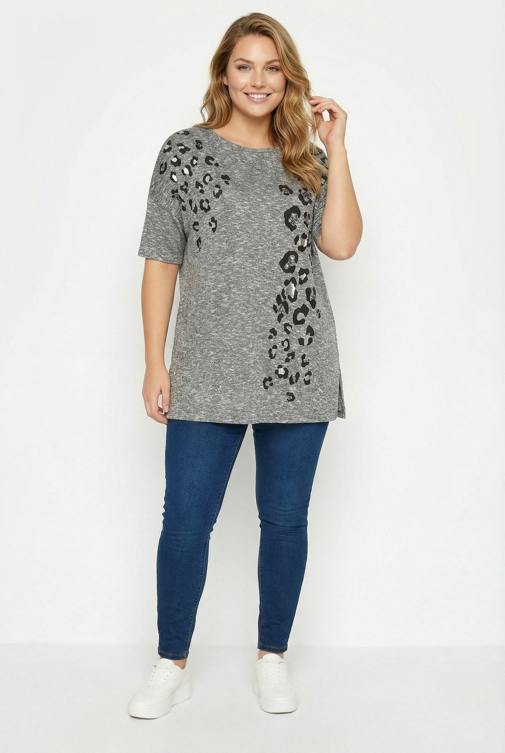 Yarım Kol Yırtmaçlı Boncuklu Tunik - Gri Renkli Şık Tasarım