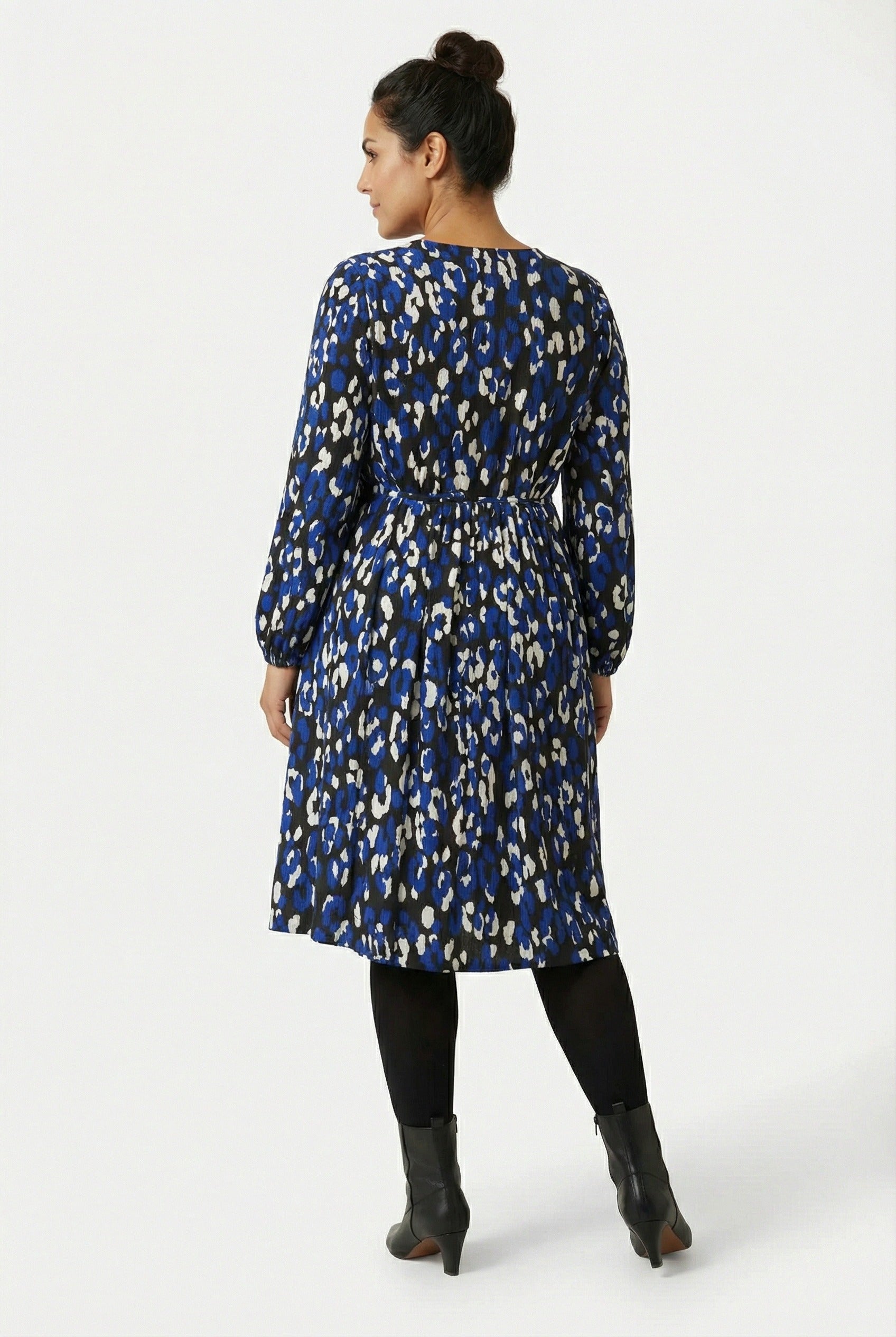 Mavi V Yaka Uzun Kollu Bürümcük Kumaş Midi Elbise - Şık ve Rahat