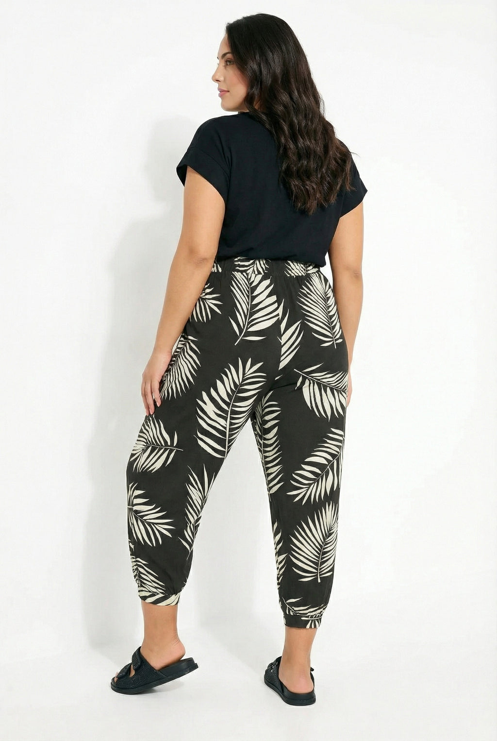 Bilek Boy Paçası ve Beli Lastikli Cepli Şalvar Pantolon - Siyah