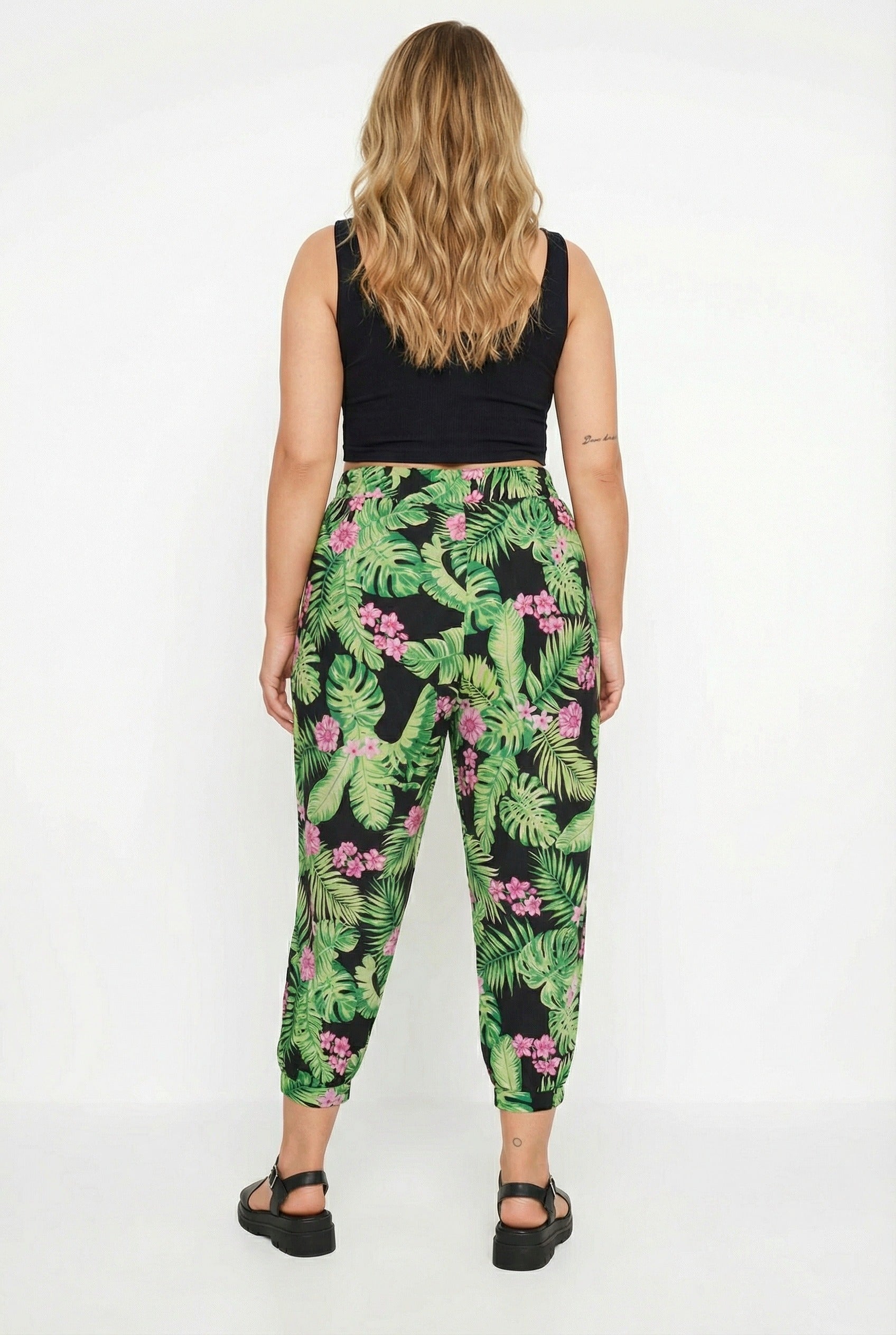 Yeşil Cepli Jogger Pantolon - Lastik Bel Detayı ile Rahat Kullanım