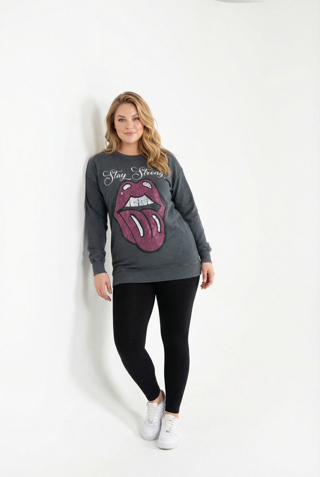 Antrasit Yıkamalı Pul Detaylı Sweatshirt - Rahat ve Şık Tasarım