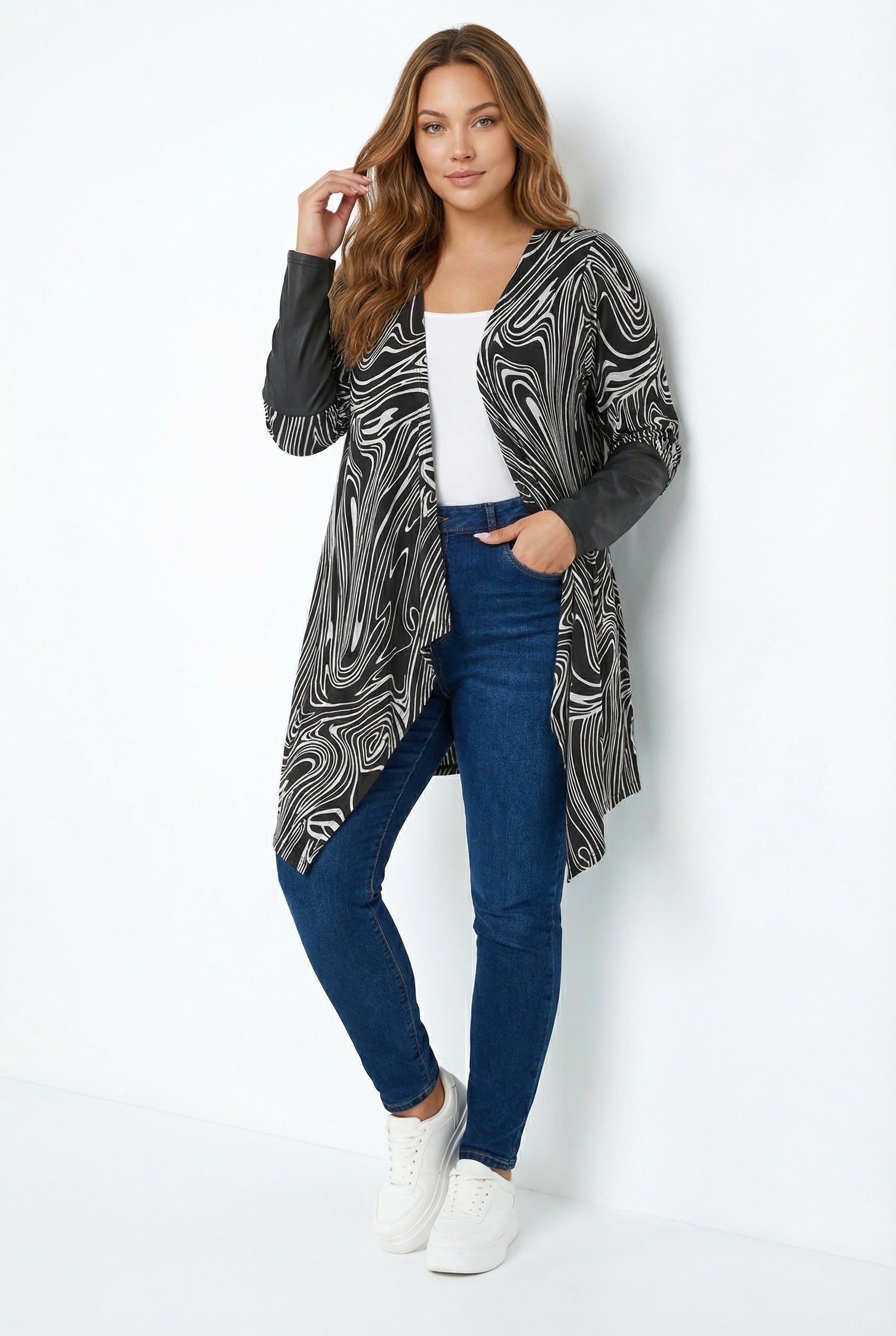 Uzun Kollu Deri Detaylı Kapamasız Hırka - Şık ve Rahat