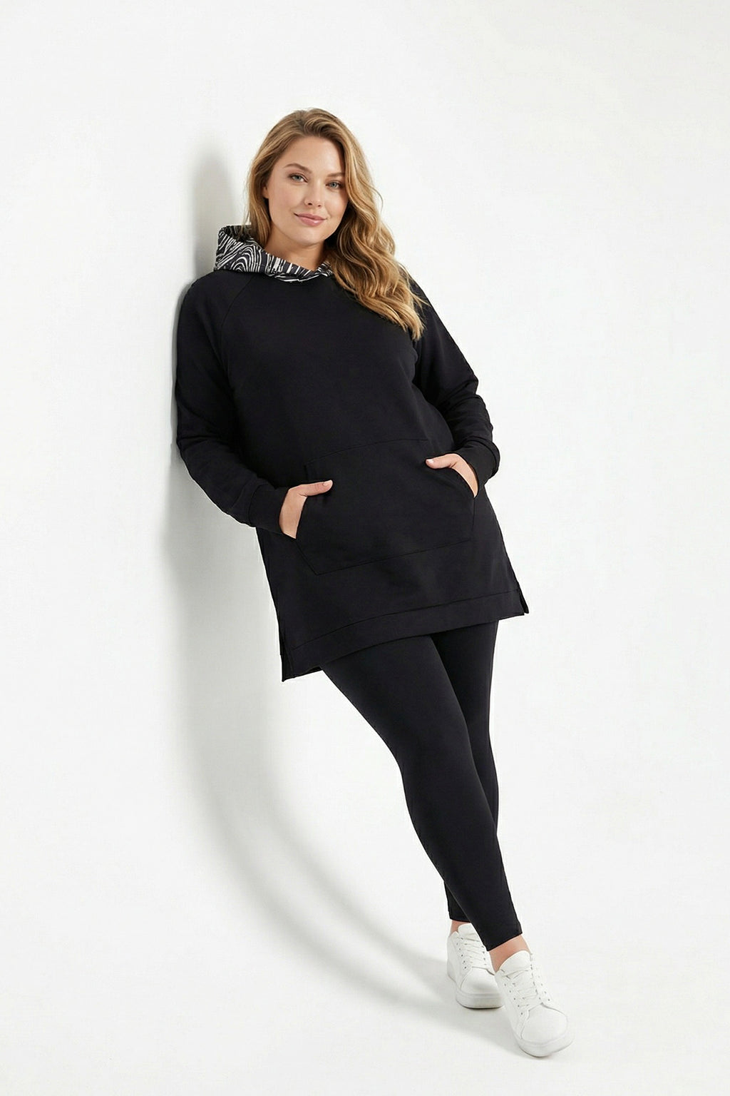 Siyah Uzun Kollu Kapüşonlu Kanguru Cepli Sweatshirt