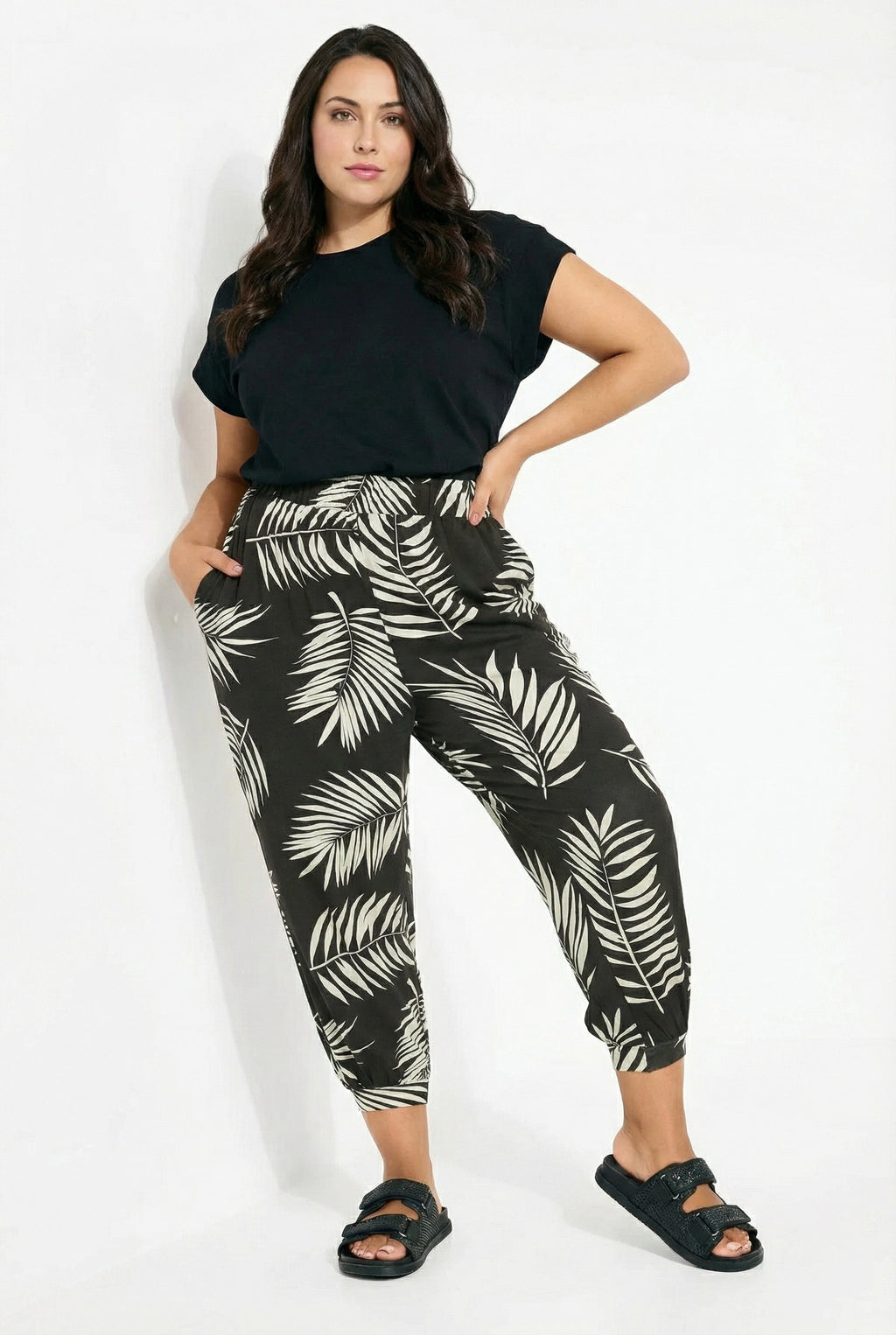 Bilek Boy Paçası ve Beli Lastikli Cepli Şalvar Pantolon - Siyah