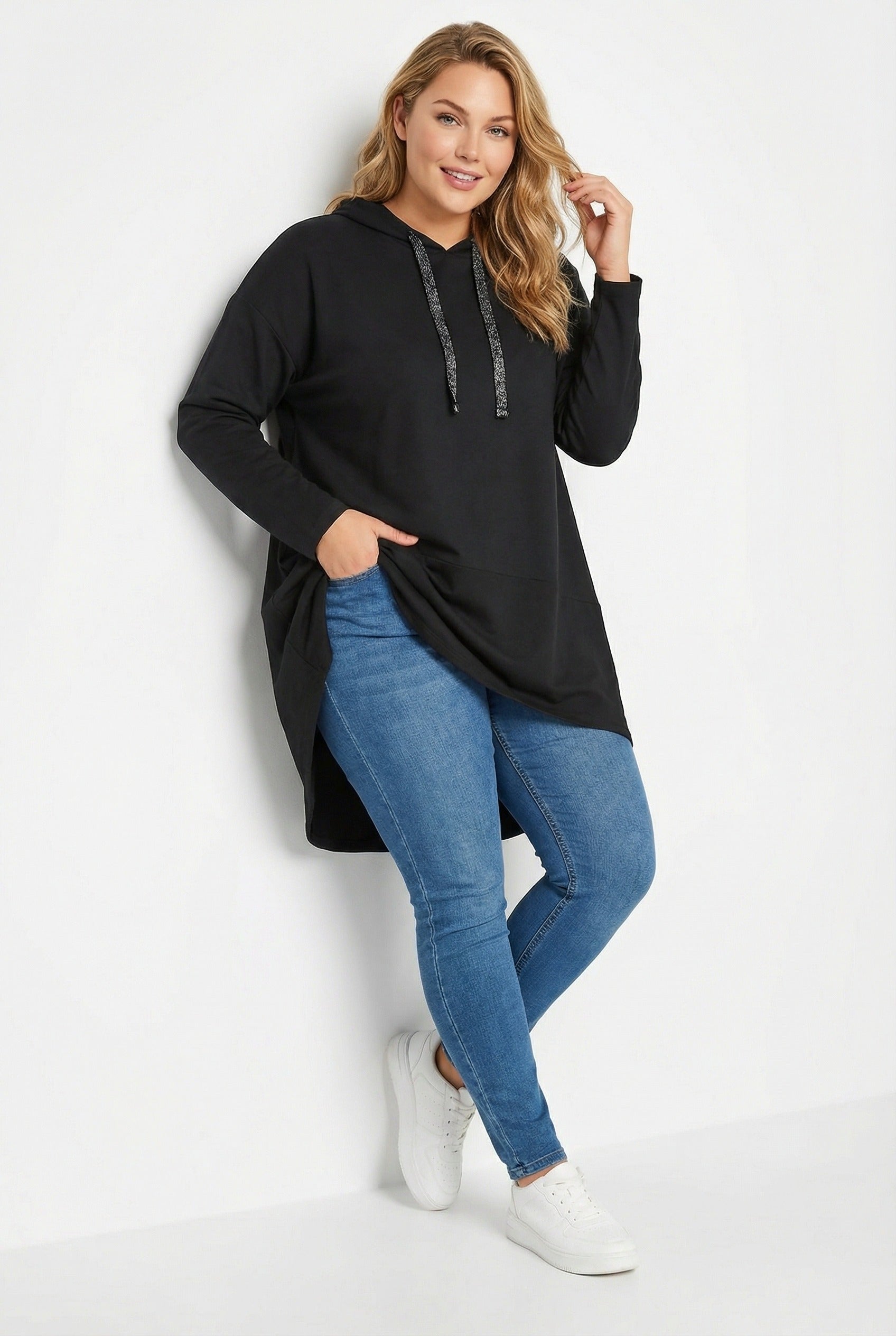 Asimetrik Kesim Kapüşonlu Uzun Sweatshirt - Rahat ve Şık Tasarım