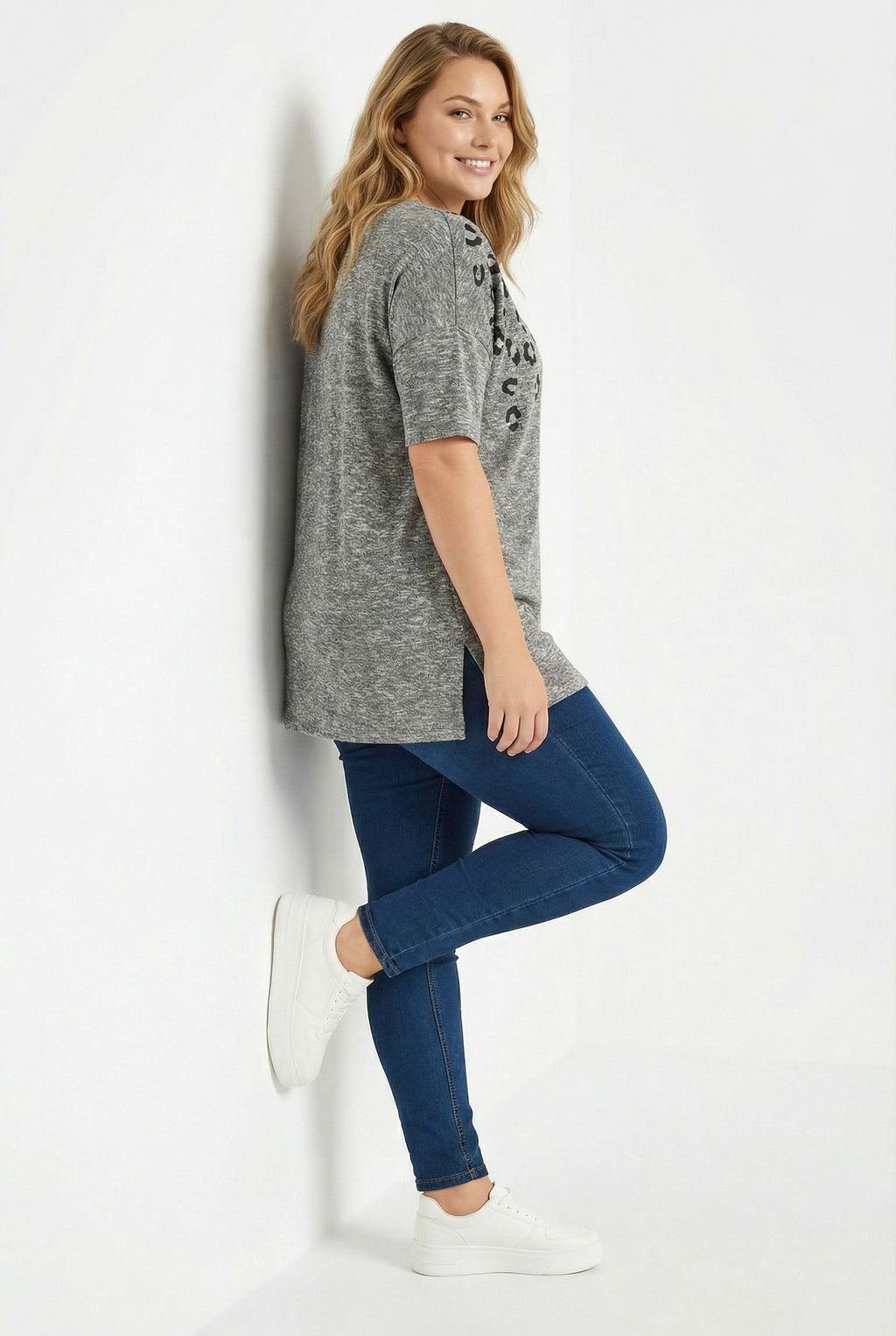 Yarım Kol Yırtmaçlı Boncuklu Tunik - Gri Renkli Şık Tasarım