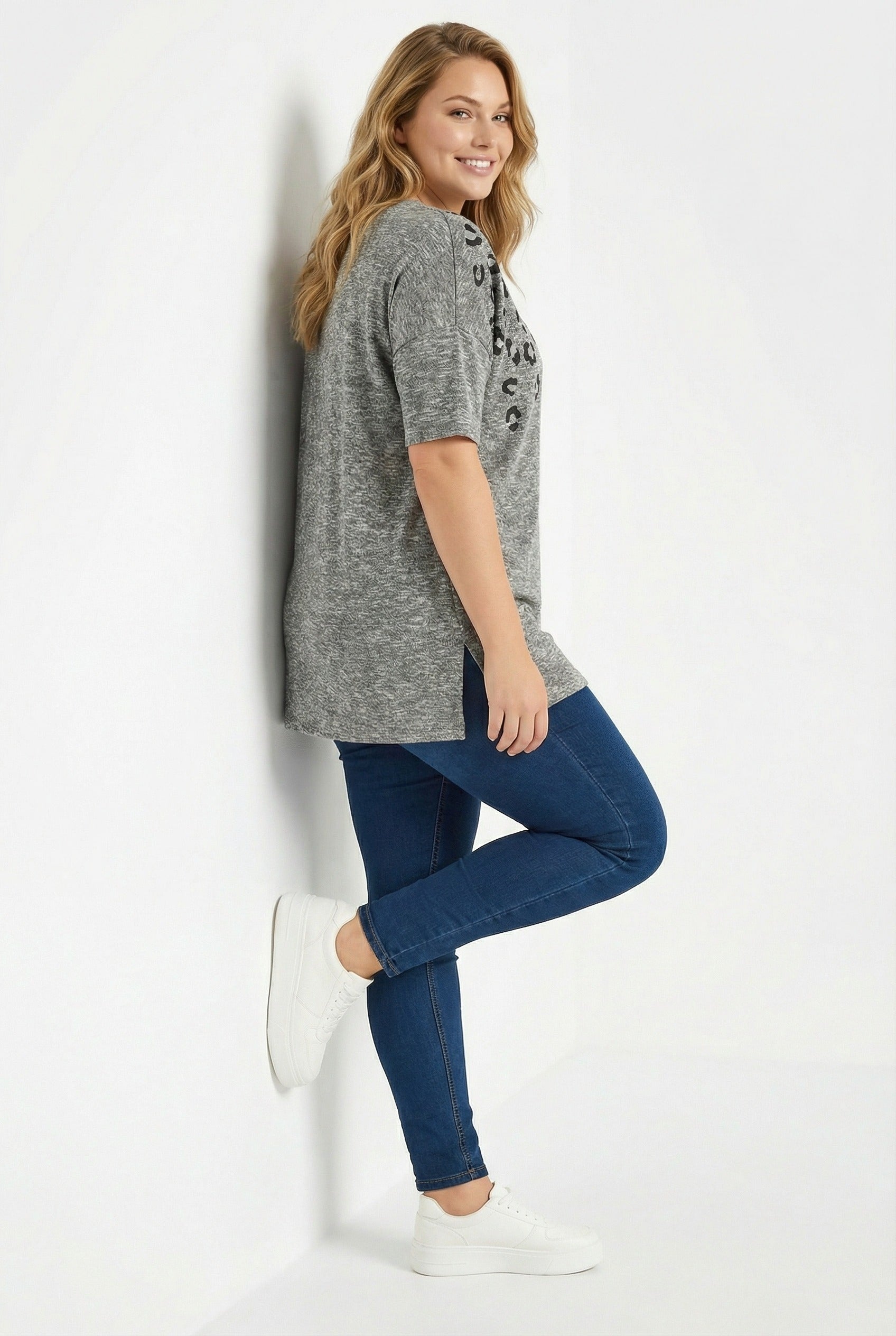 Yarım Kol Yırtmaçlı Boncuklu Tunik - Gri Renkli Şık Tasarım