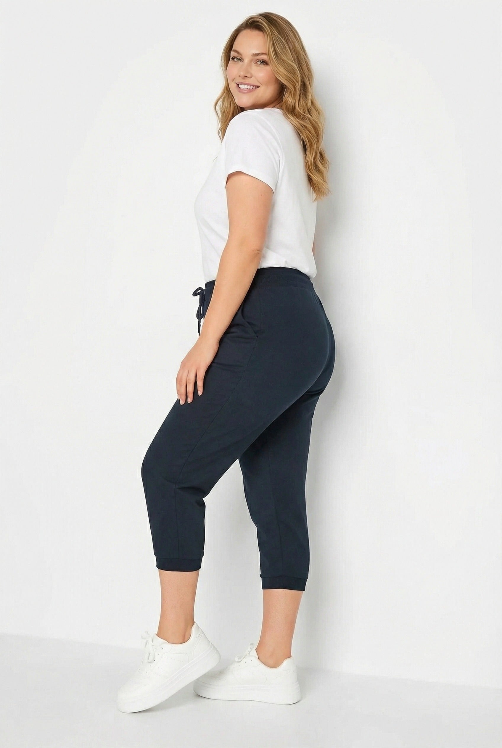 Dar Paça Jogger Pantolon - Lastikli, Lacivert, Konforlu ve Şık