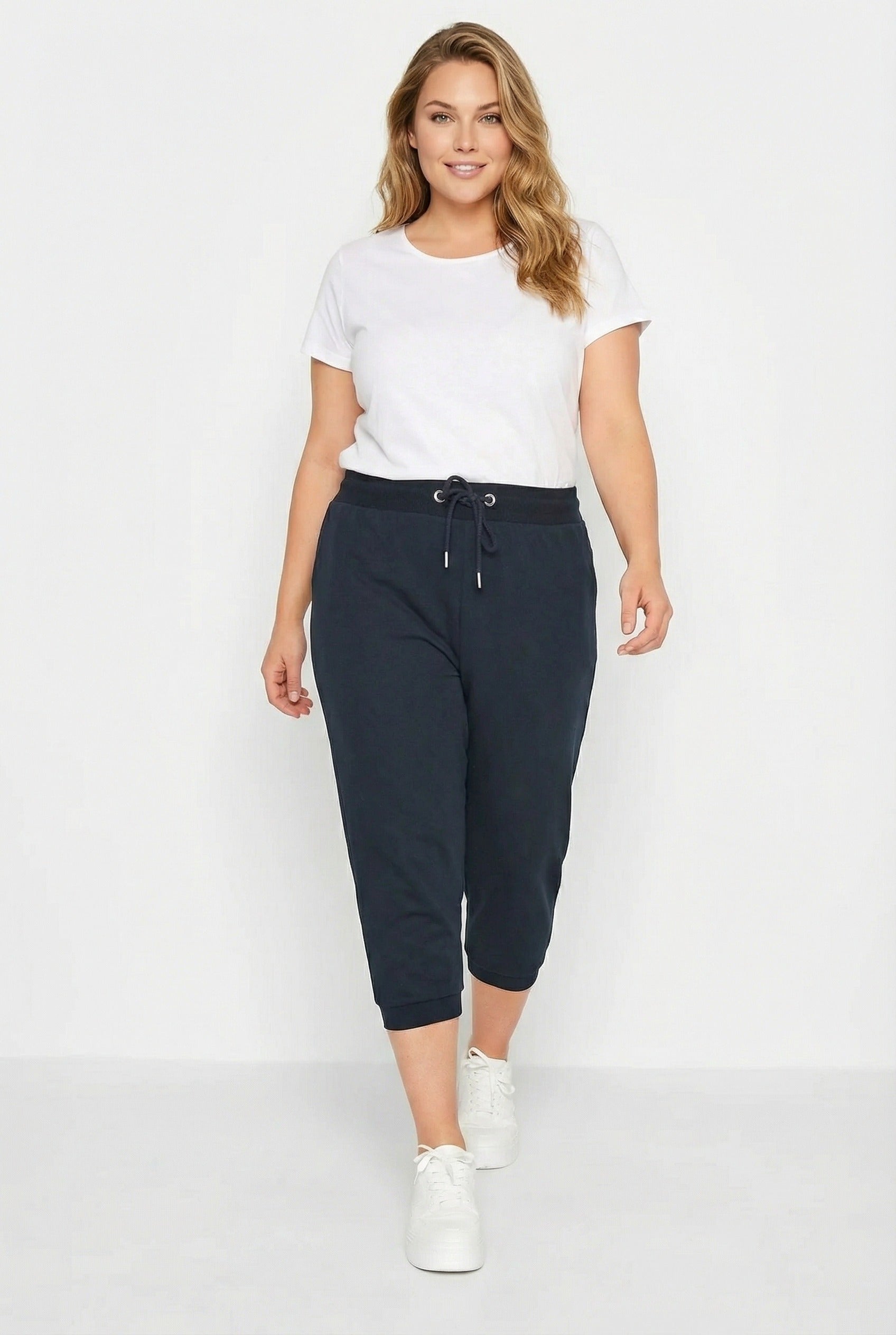 Dar Paça Jogger Pantolon - Lastikli, Lacivert, Konforlu ve Şık