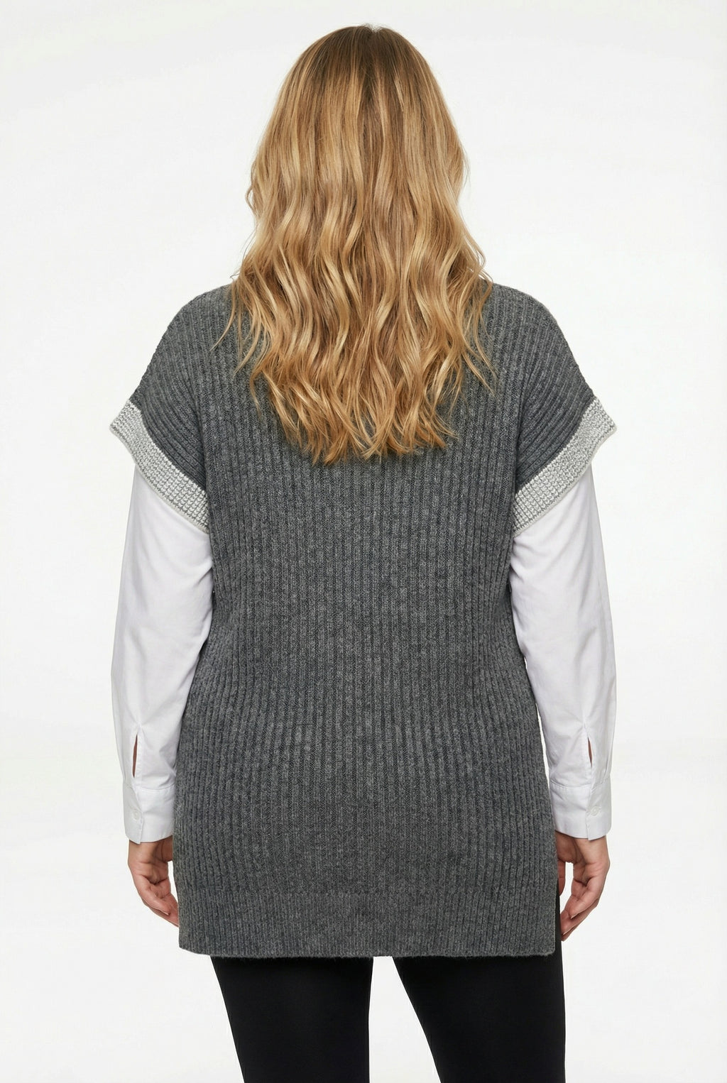 Koyu Gri V Yaka Kısa Kollu Triko Süveter - Rahat ve Şık