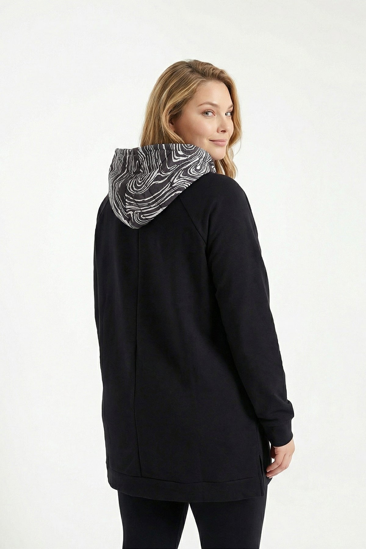 Siyah Uzun Kollu Kapüşonlu Kanguru Cepli Sweatshirt