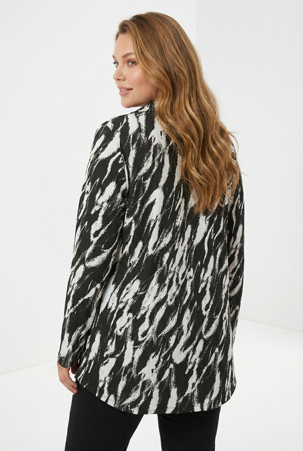 Desenli V Yaka Uzun Kollu Düğmeli Esnek Gömlek - Şık ve Rahat