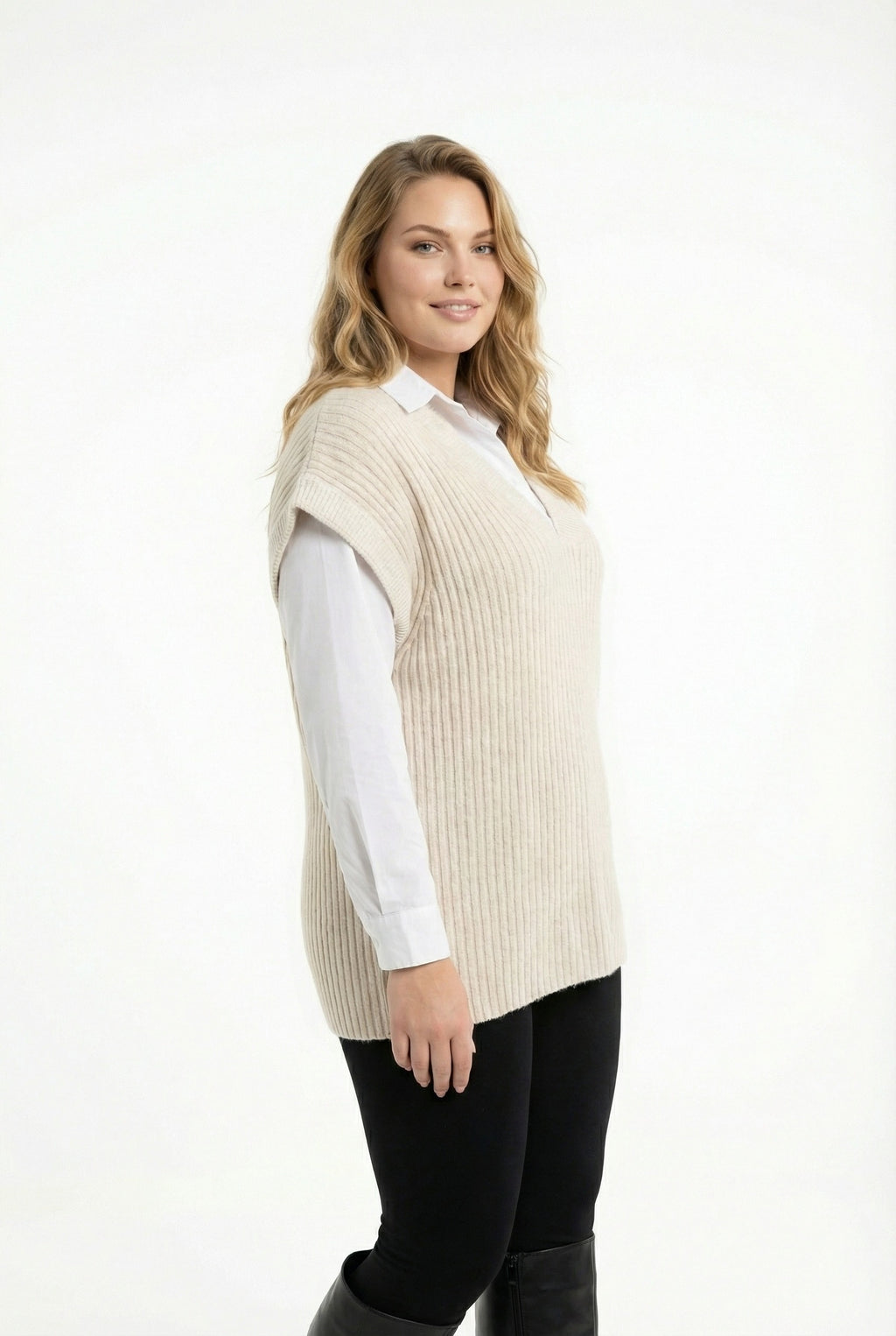 Ekru V Yaka Kısa Kollu Triko Süveter - Şık ve Rahat
