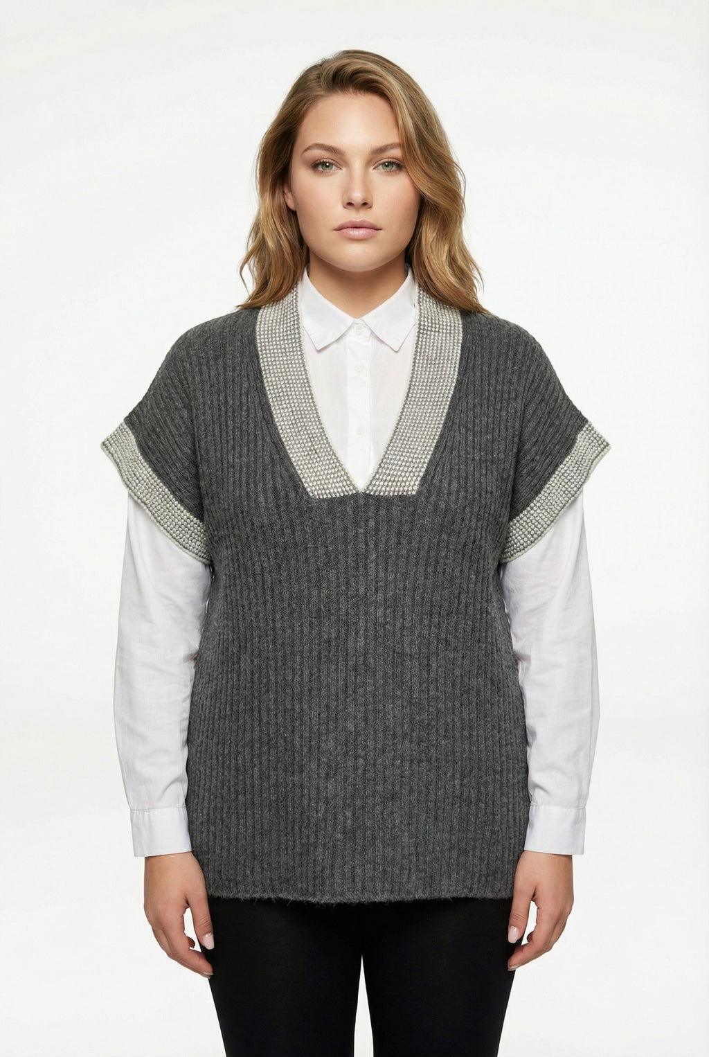 Koyu Gri V Yaka Kısa Kollu Triko Süveter - Rahat ve Şık