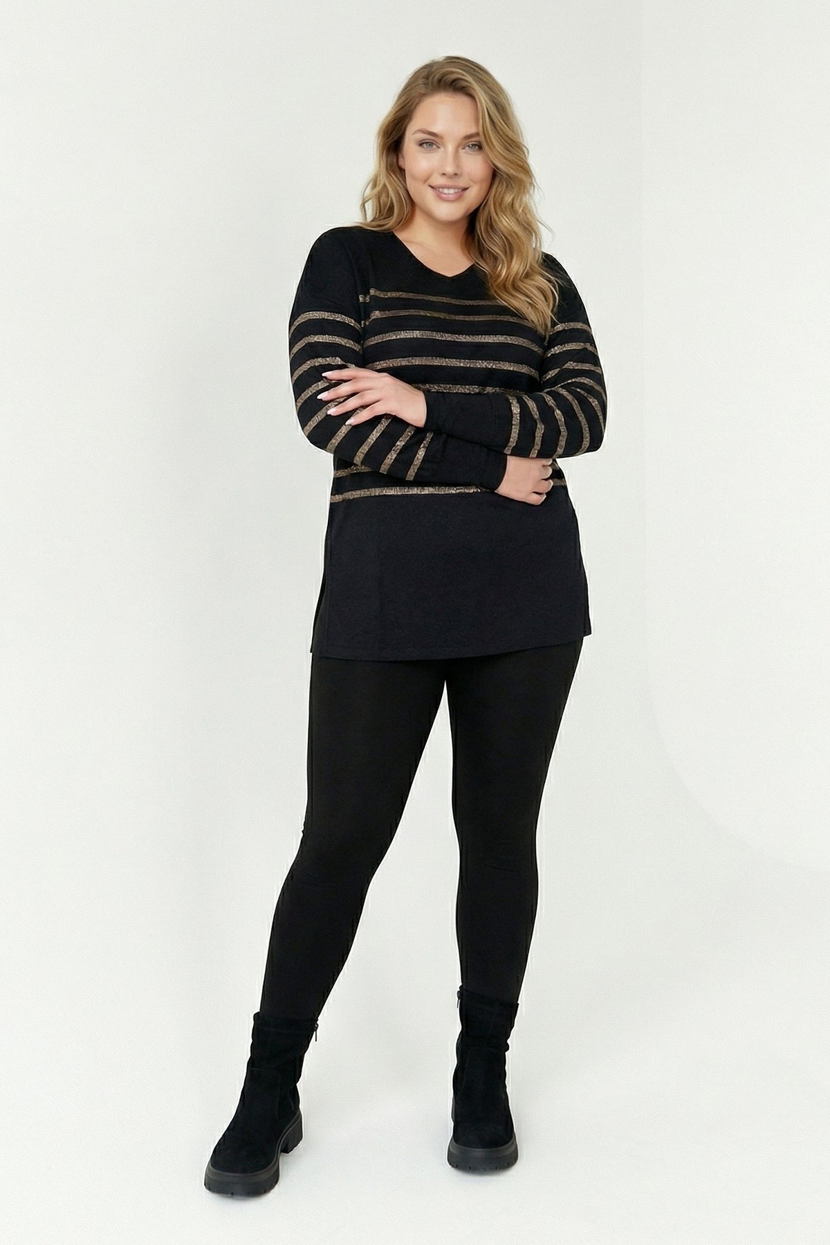 Uzun Kollu V Yaka Siyah Bluz - Lastikli Bilek Detaylı