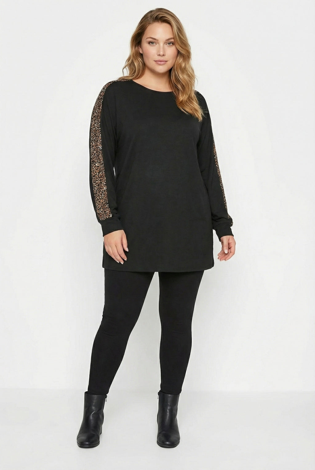 Leopar Desenli Uzun Kollu Siyah T-shirt - Konfor ve Şıklık Bir Arada