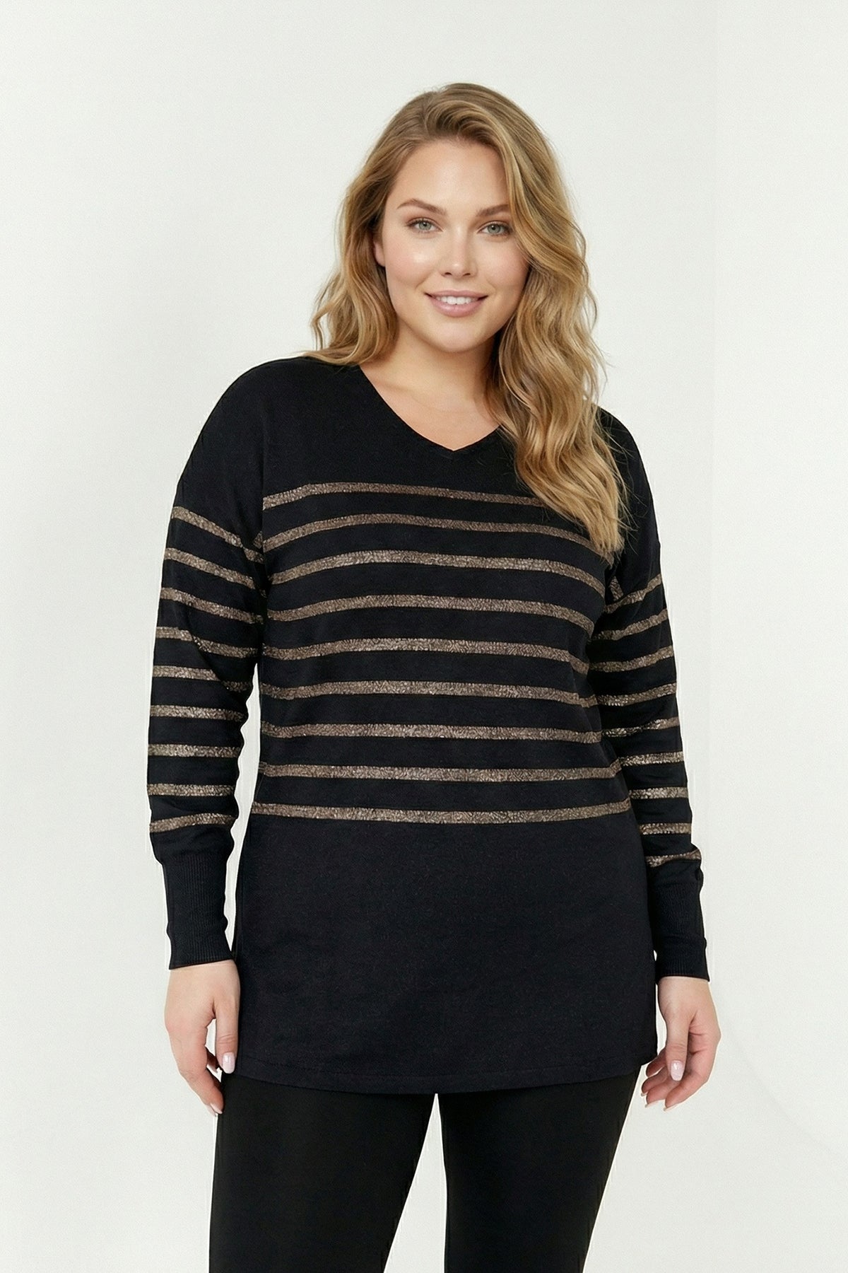 Uzun Kollu V Yaka Siyah Bluz - Lastikli Bilek Detaylı