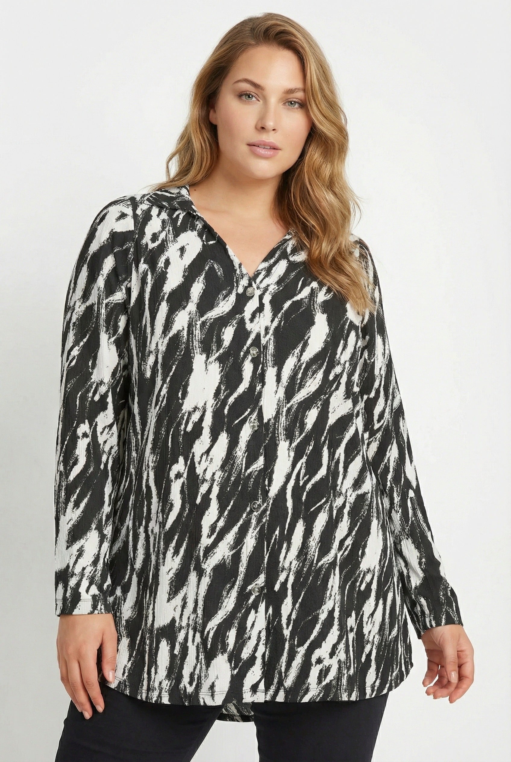 Desenli V Yaka Uzun Kollu Düğmeli Esnek Gömlek - Şık ve Rahat