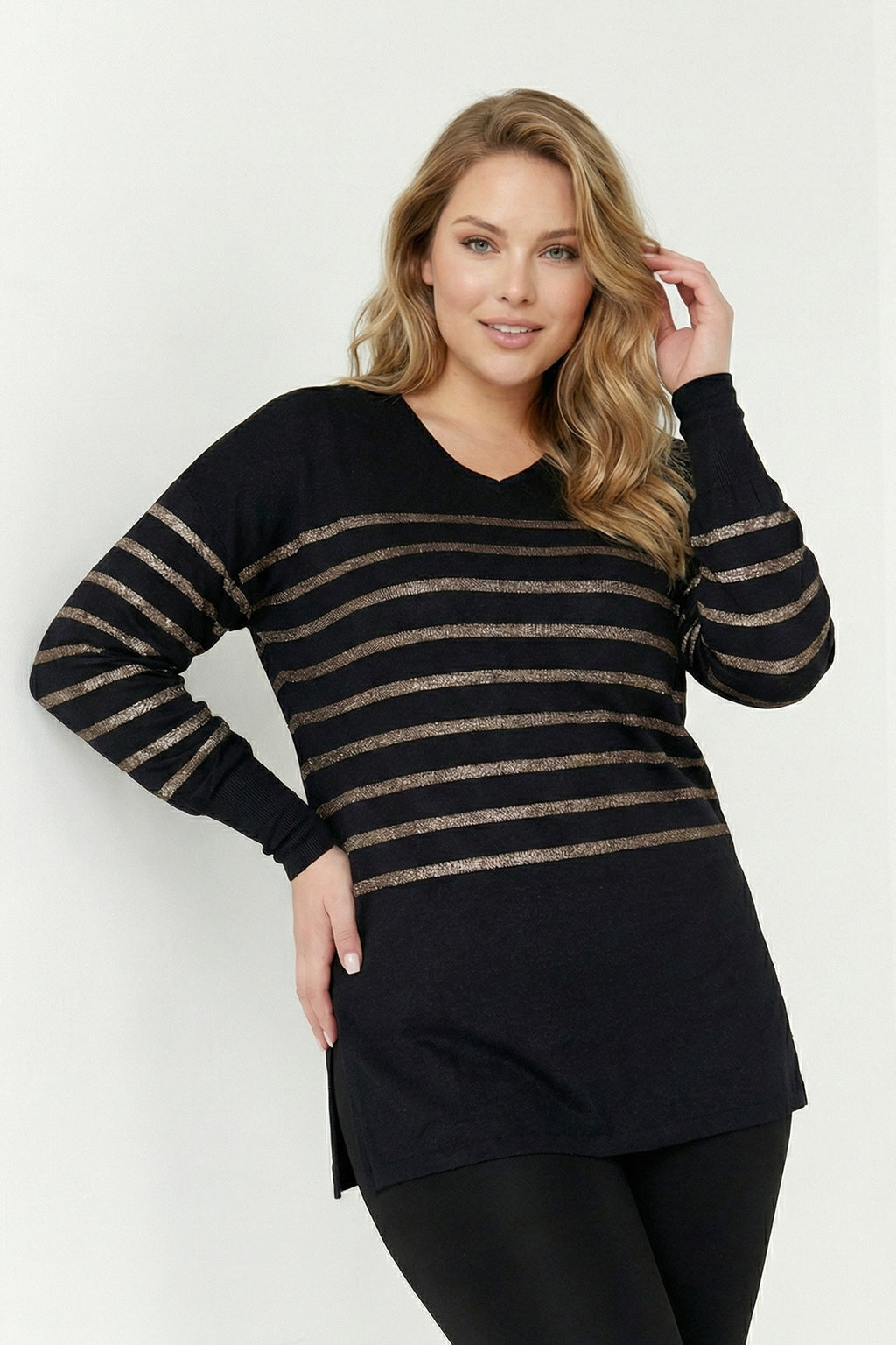 Uzun Kollu V Yaka Siyah Bluz - Lastikli Bilek Detaylı