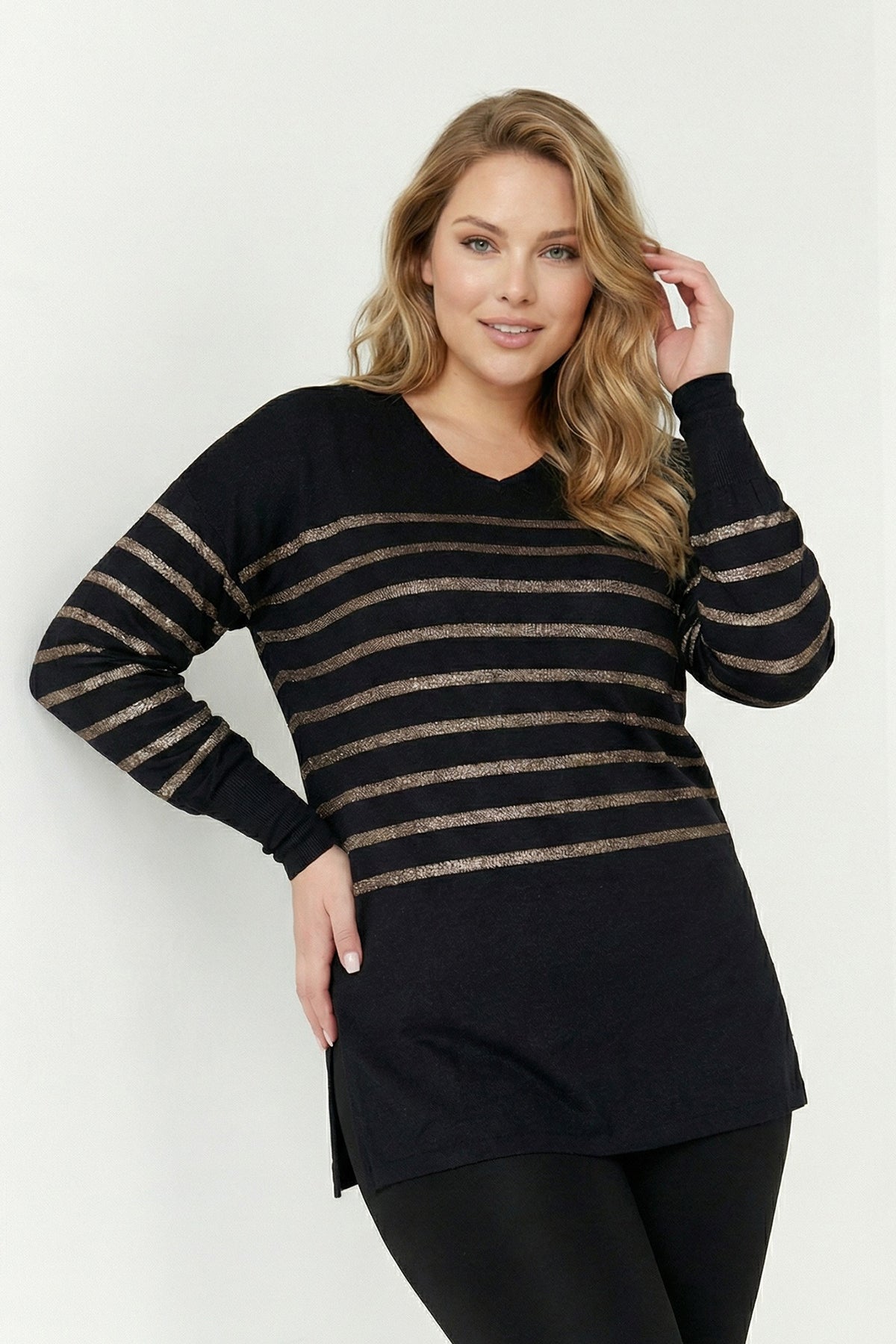 Uzun Kollu V Yaka Siyah Bluz - Lastikli Bilek Detaylı