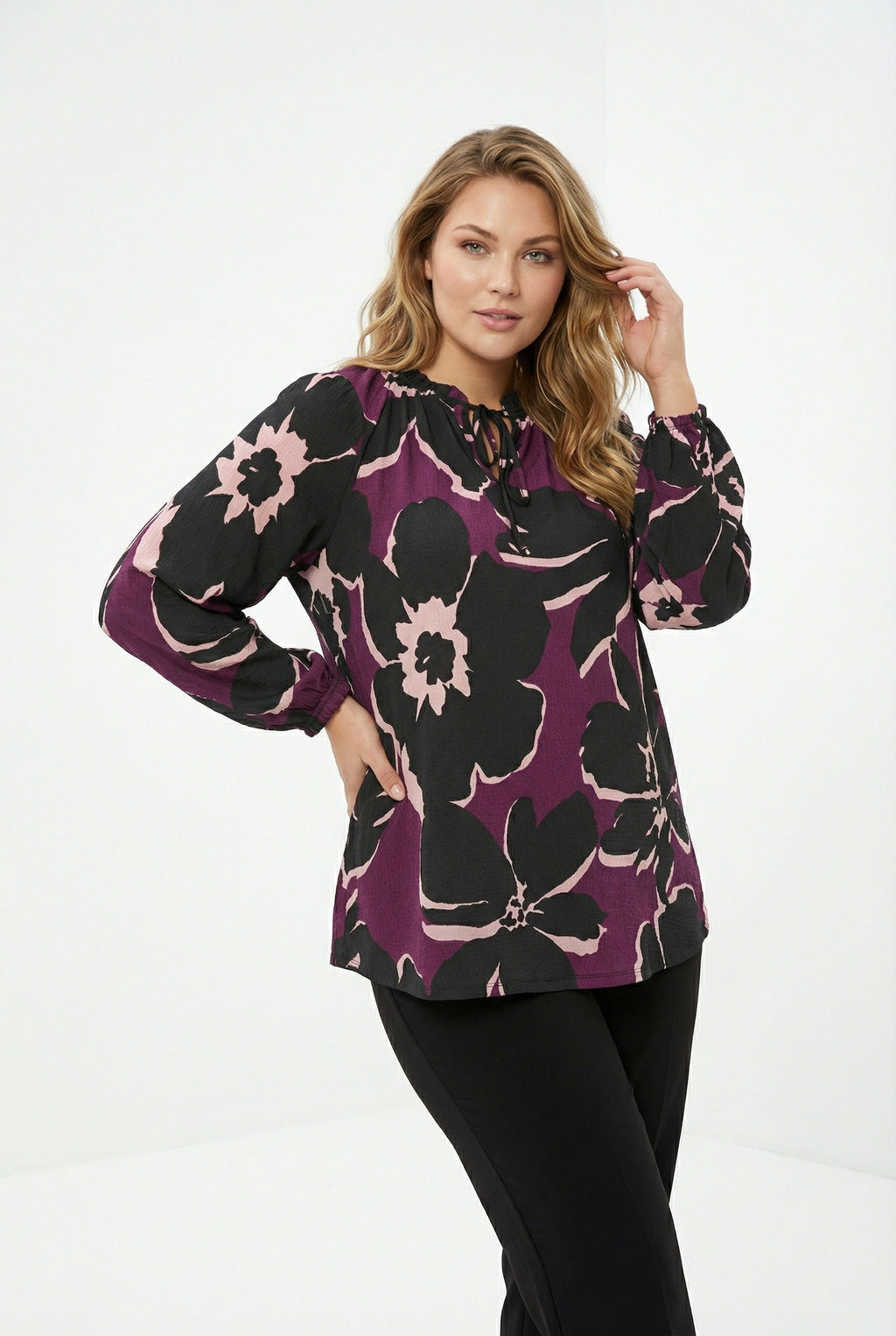 Mürdüm Çiçek Desenli Uzun Kollu Bluz - Rahat ve Şık Tasarım