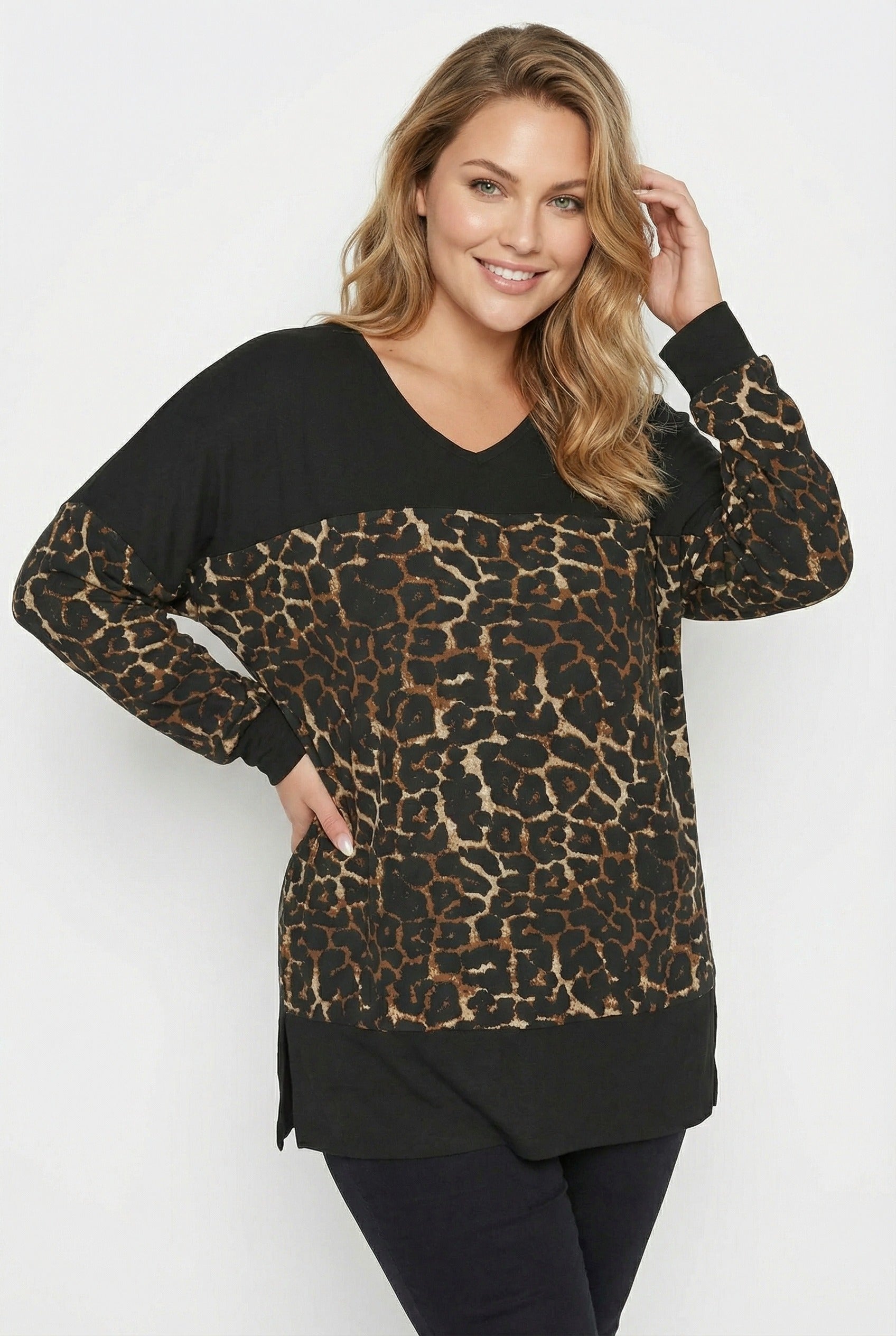 Siyah V Yaka Uzun Kollu Leopar Desenli T-shirt - Rahat ve Şık