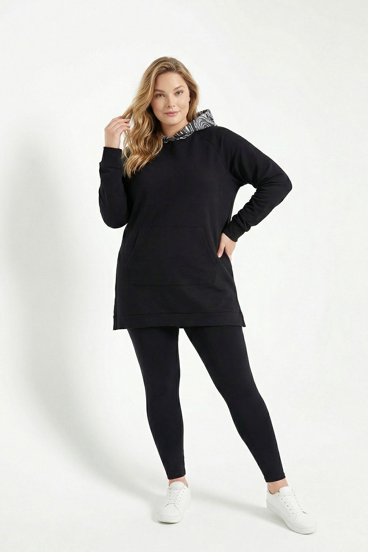 Siyah Uzun Kollu Kapüşonlu Kanguru Cepli Sweatshirt